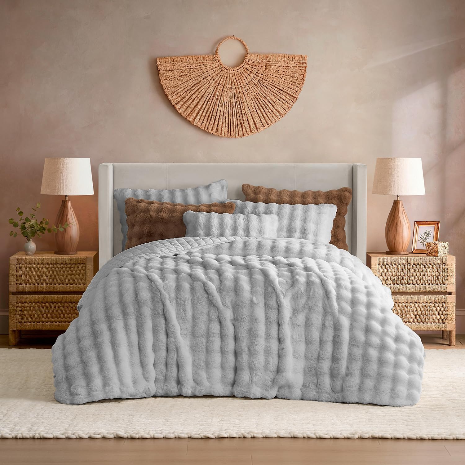 YnM Ultra-Soft Weighted Blanket, Fluffy Bubble Cuddle Heavy Bed Blanket, Plush Faux Fur Big Comforter, Soft & Warm Home Decor Piece (Light Grey, 90''x90'' 20lbs, Full/Queen)