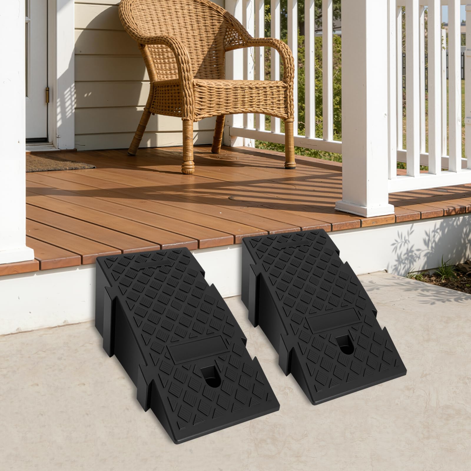 Lot de 2 rampes d'accès très résistantes - Rampe légère en plastique noir pour voitures, camping-cars et remorques - Avec trous de fixation et dimensions compactes (19 cm de hauteur)