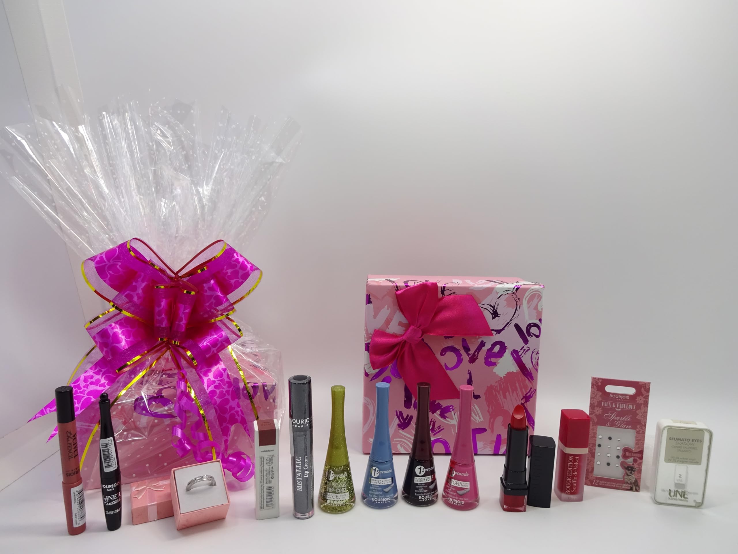 Lot de 11 paniers à maquillage Boujois avec rouge à lèvres et anneau en cristal dans une boîte cadeau