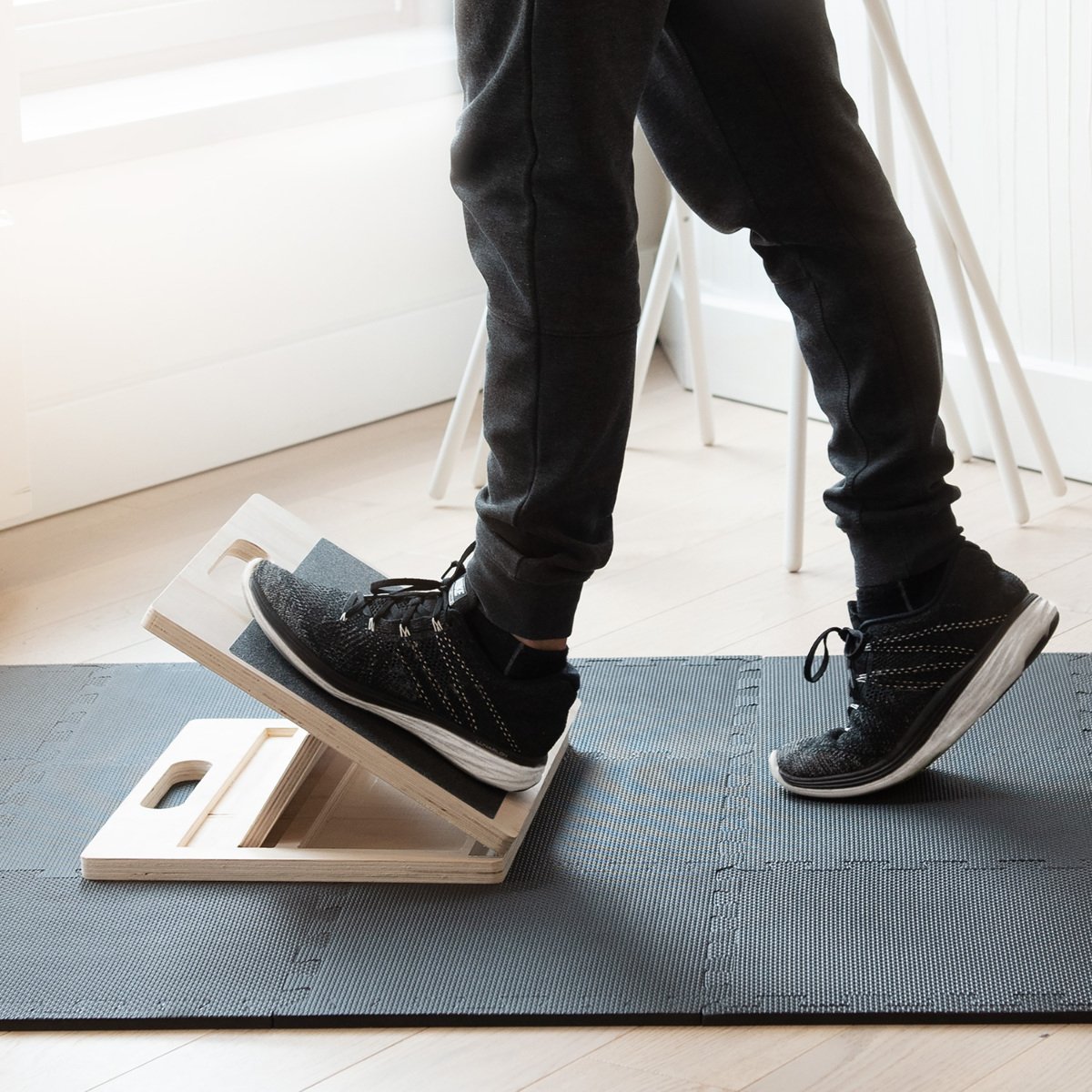 Navaris Slant Board Calf Stretcher Adjustable Wood Incline Board for