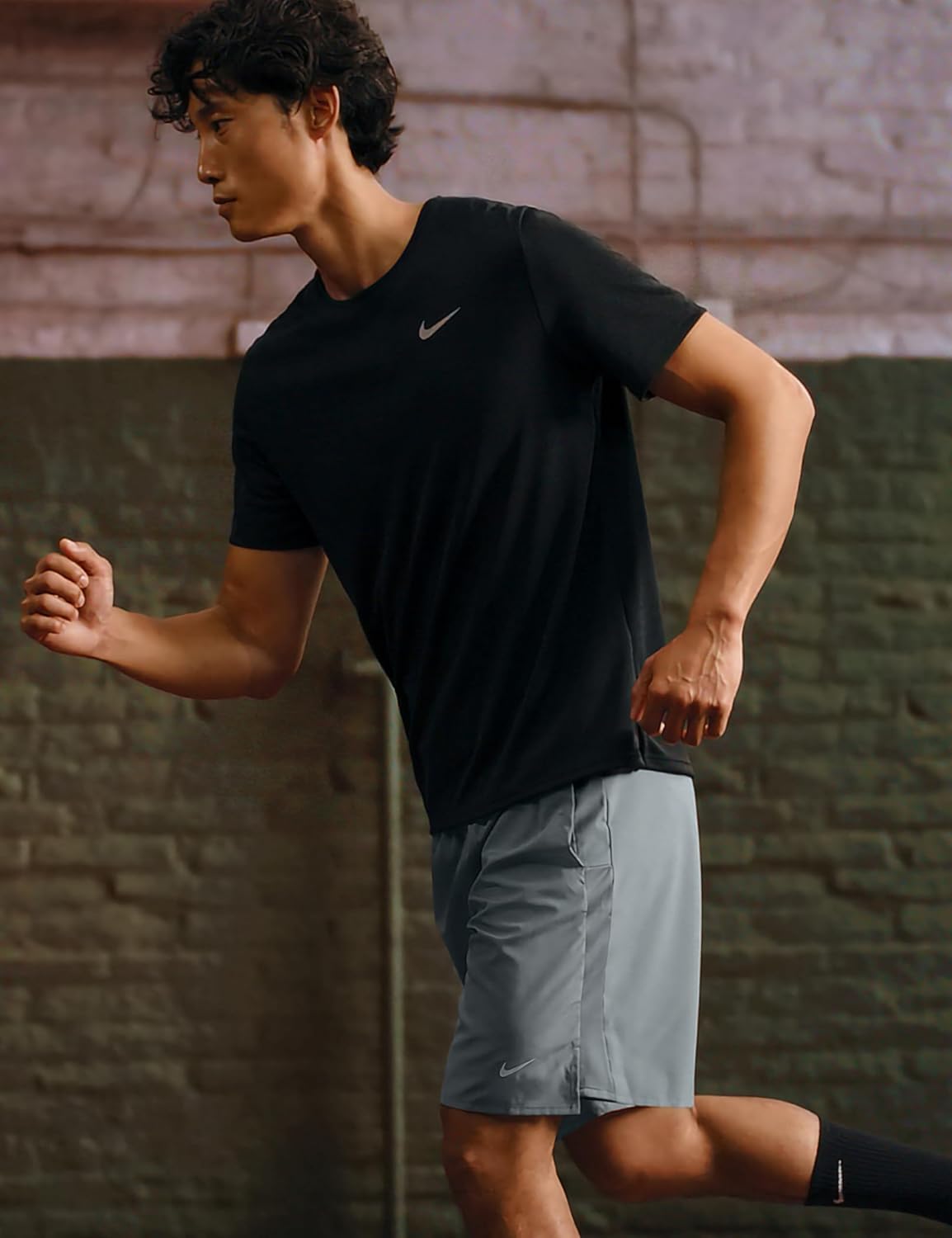 Nike Men's Challenger Dri-FIT Brief-Lined Running Shorts (9" Inseam) - Image 2