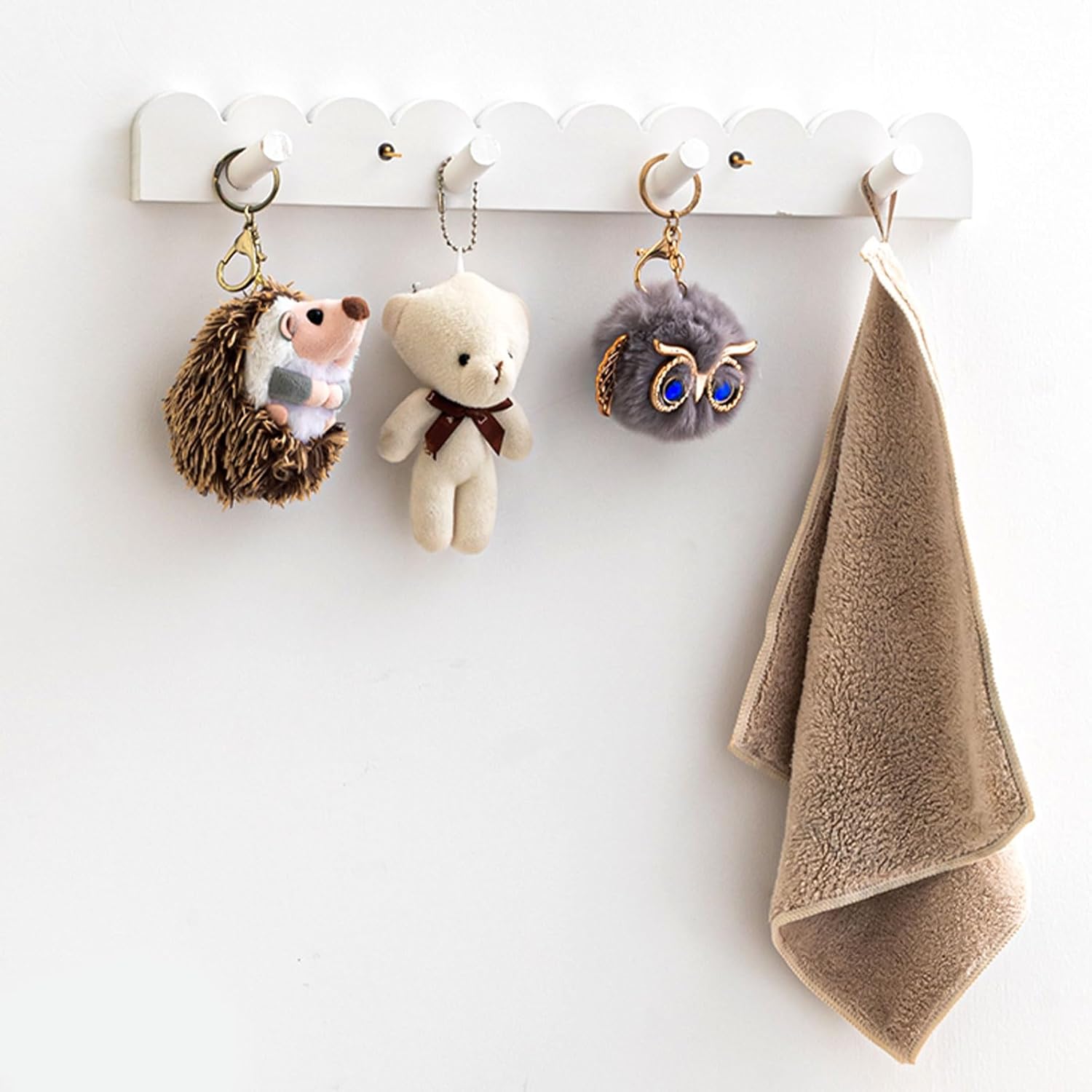 Leinuosen 4 Pack Scalloped Coat Rack Wall Mount Cute Nursery Wall Hook 16 Inch 16 Hooks Wood Backpack Hanger for Toddler Kids Clothes Hat Towel Keys Bathroom Classroom Playroom Nursery Decor