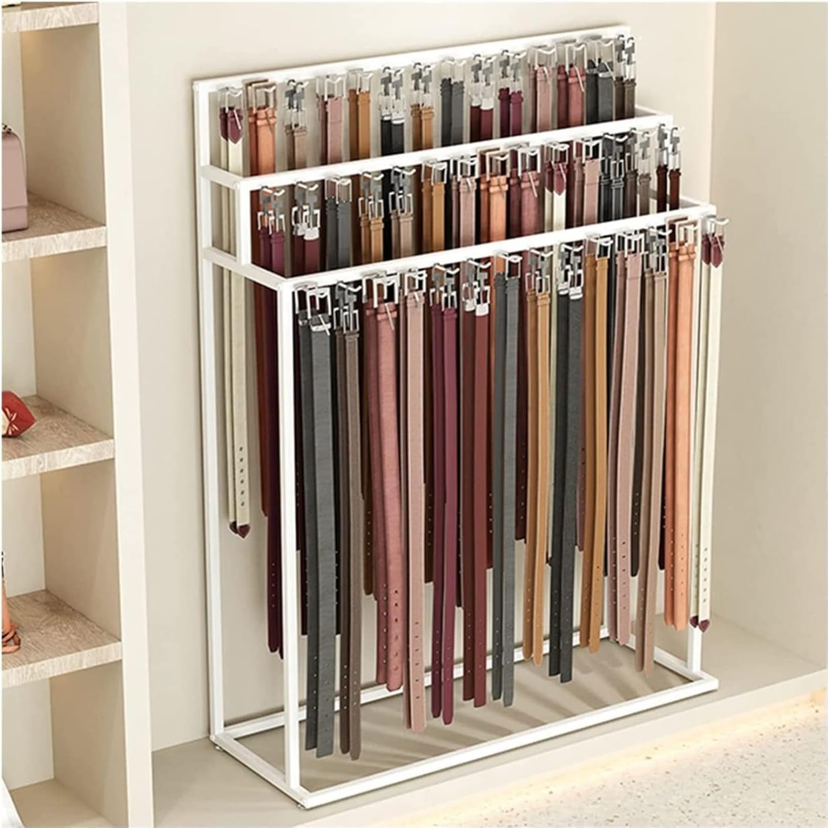 Percha móvil de metal para cinturones, diseño duradero con ruedas giratorias suaves para organizar ropa en tiendas y armarios domésticos, solución versátil para mostrar ropa