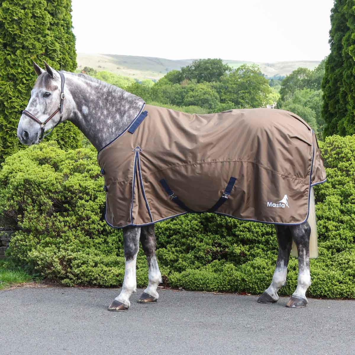 Turnoutmasta Mediumweight 150g Turnout Rug – 1680D Ballistic Weave, Extra Deep Cut for Cobs & Broad Shoulders, Waterproof & Breathable with XL Shoulder Gusset - Mocca - 6ft3