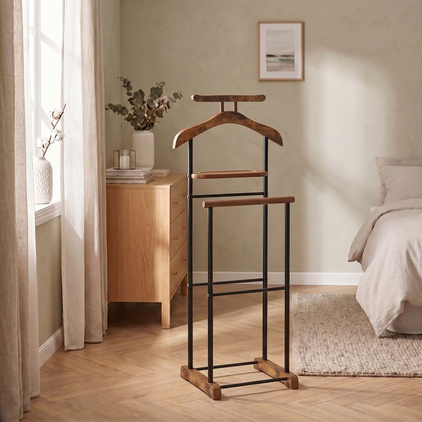 IDIMEX Herrendiener Medina mit Kleiderbügel, Hosenbügel und Ablage - Stilvoller Kleiderständer, Metall, MDF, Vintage, Schwarz, für Schlafzimmer und mehr