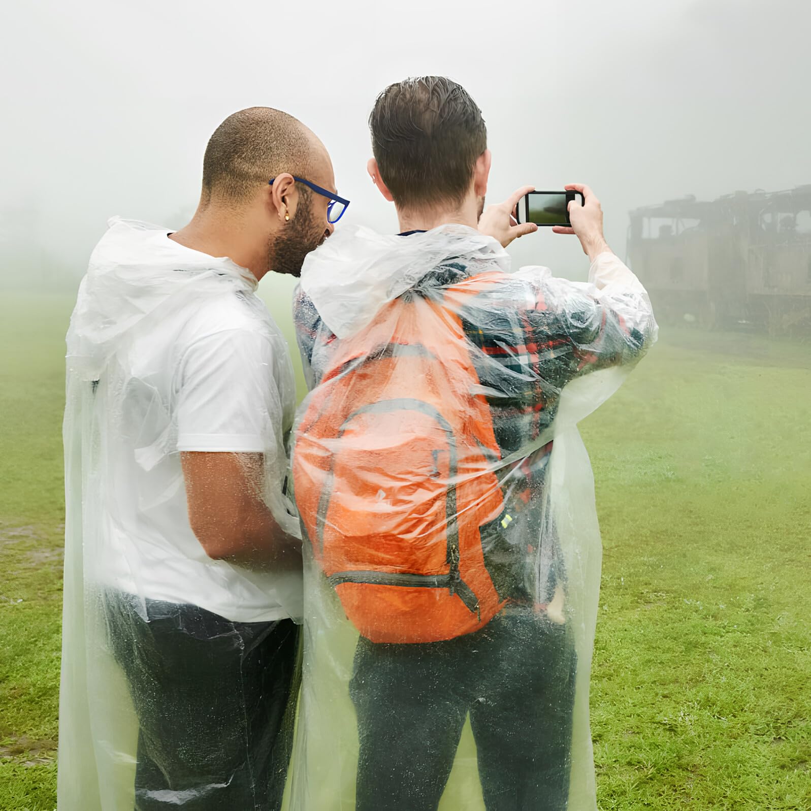 Mikinona 10 Zestawów Zestawów Przezroczystych Peleryn Przeciwdeszczowych dla Dorosłych z Kapturem Płaszcz Przeciwdeszczowy PE PVC Lekki Wycieczki Camping i Turystykę