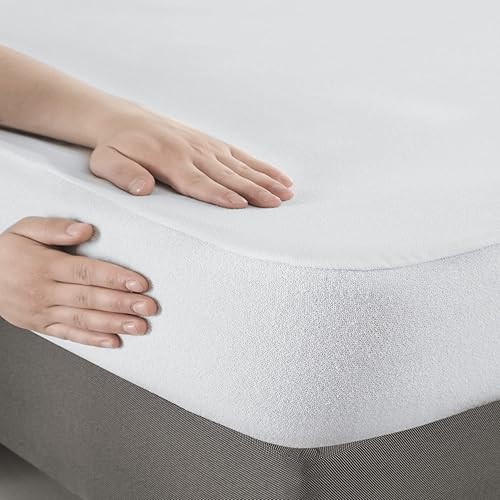 The Season Essentials Protector de colchón de algodón impermeable con protección contra la humedad, color blanco, tamaño matrimonial