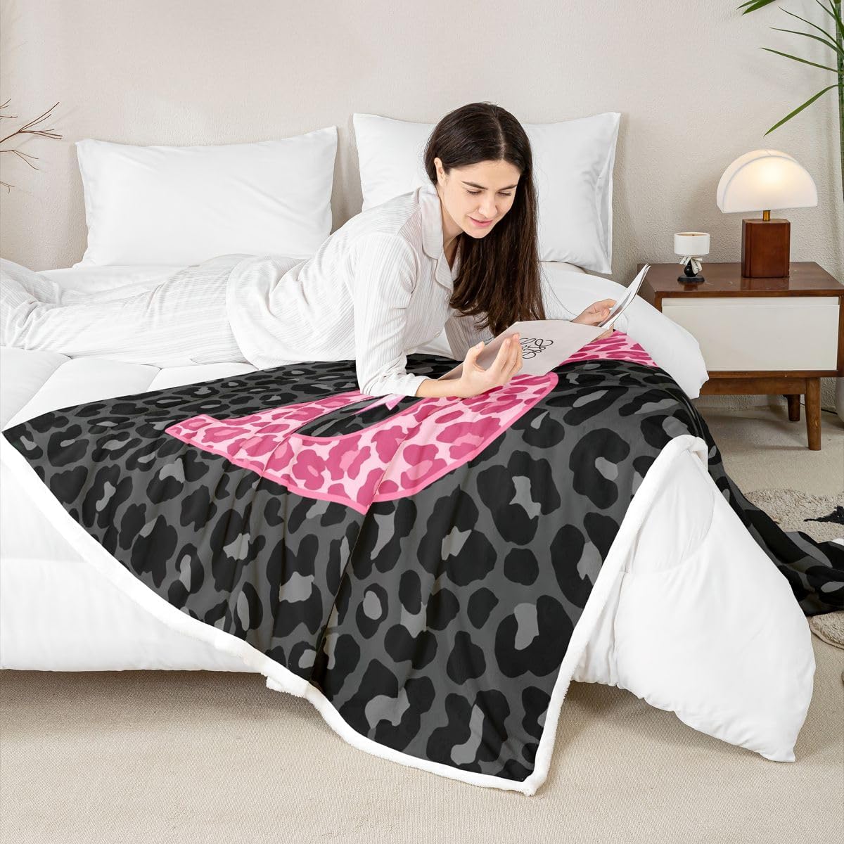 Erosebridal Pink Cheetah Print Bow Fleece Blanket Coquette Aesthetic Letter B Sherpa Blanket 60"x80" | Personalized Name Monogrammed Alphabet Fuzzy Plush Throw Girly Room Decor Grey