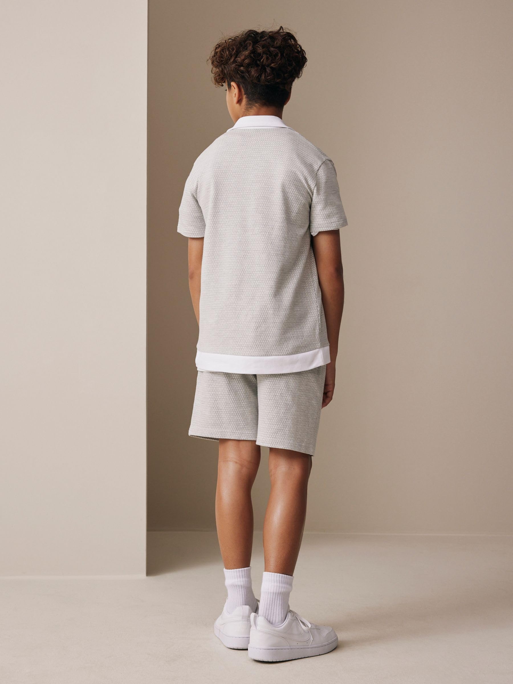 NEXT Jungen Durchgeknöpftes Hemd mit Revers und Shorts im Set
