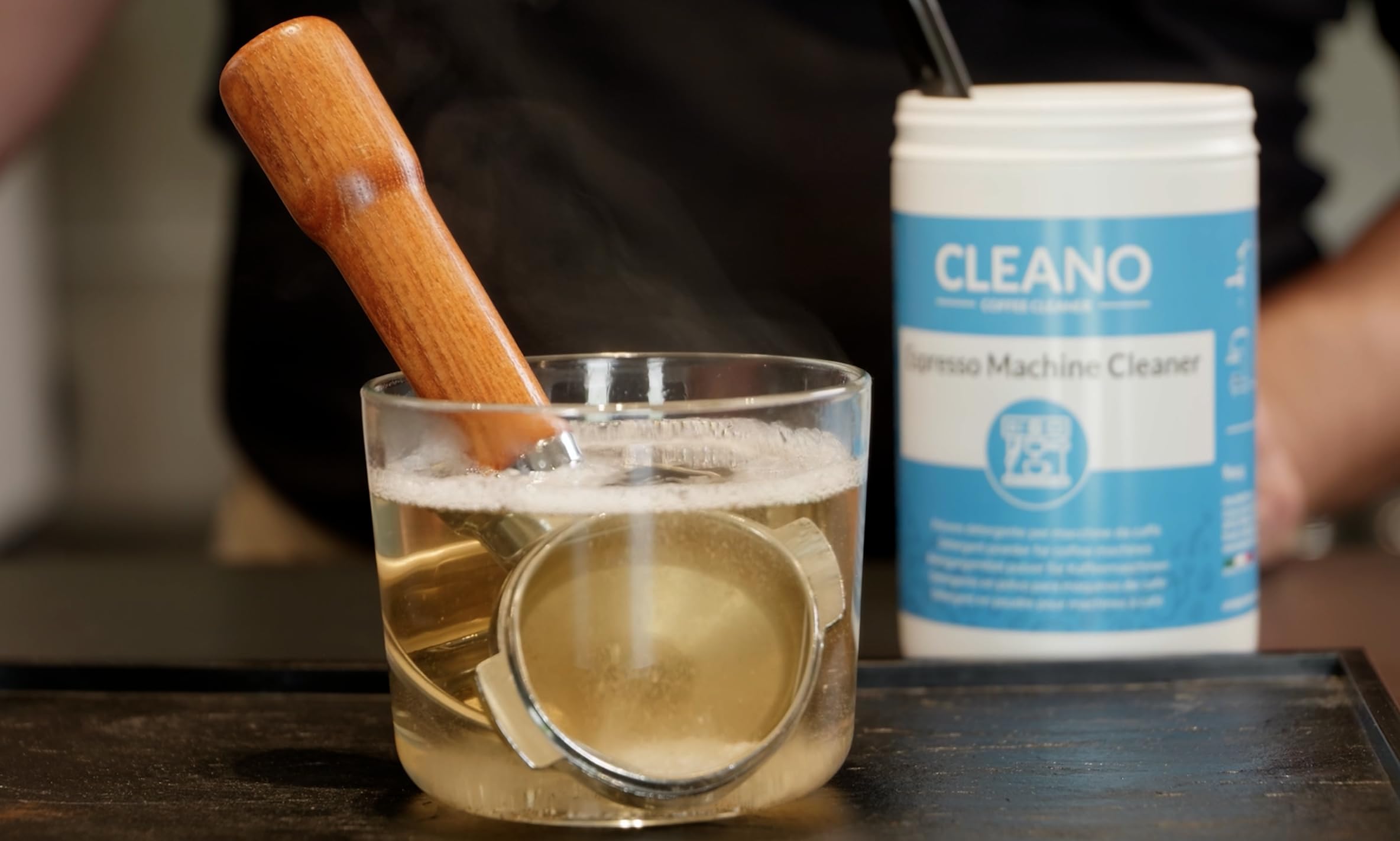 CLEANO Espresso Machine Cleaner, Removes Grease & Deposits, For Portafilter Machines & Barista Accessories, 900g, Made IN ITALY Perfetto per Rocket, Rancilio, Cimbali, Spaziale, Sage, Delonghi