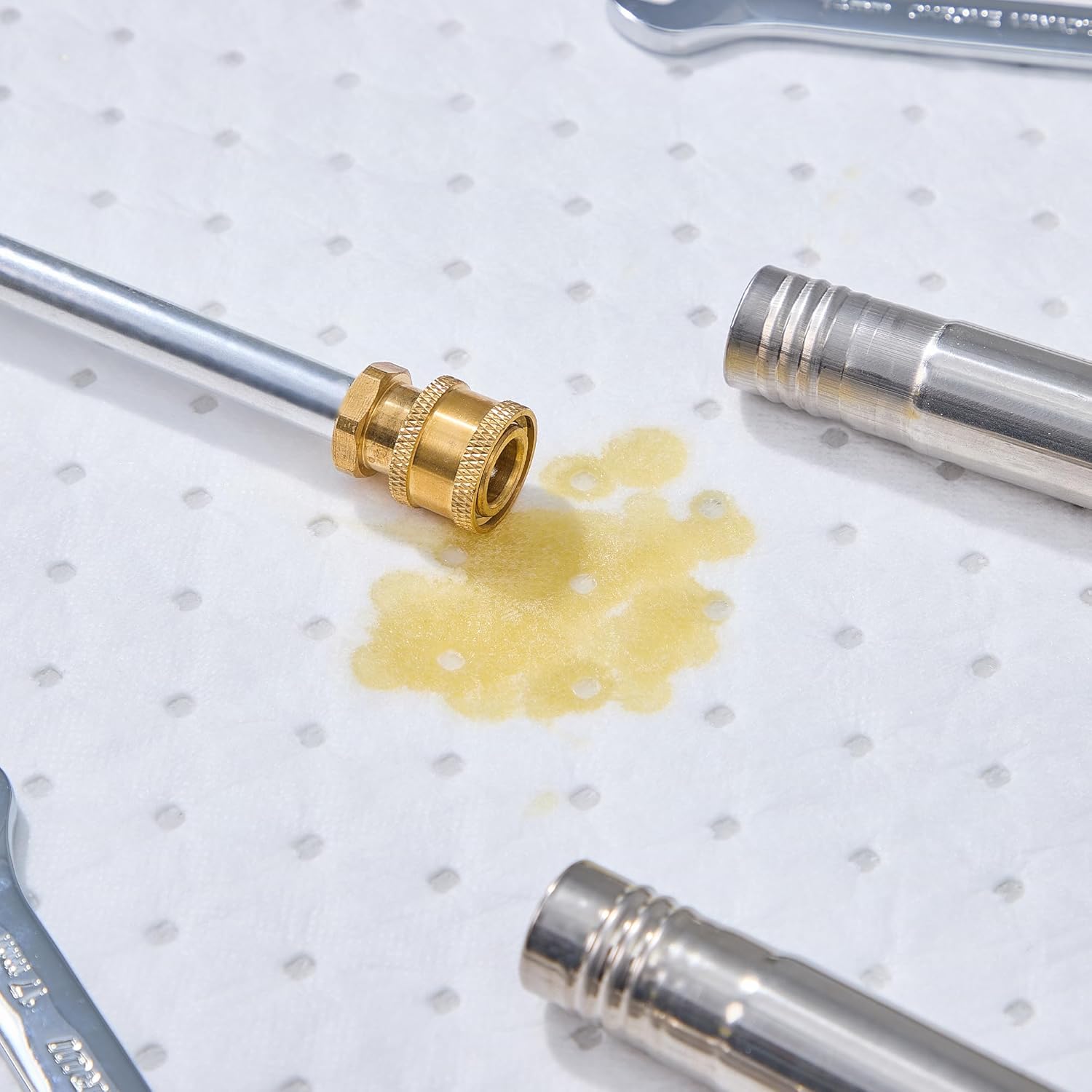 Spill Ready Oil Only Absorbent Pads 15" x 20" (200 Pack) - Standard Weight Absorbs Up to 24 oz per pad - 2mm Oil Spill Mat, Hydrophobic Sorbent Mat Pads for Oil & Fuel Spills, Oil Pads - White