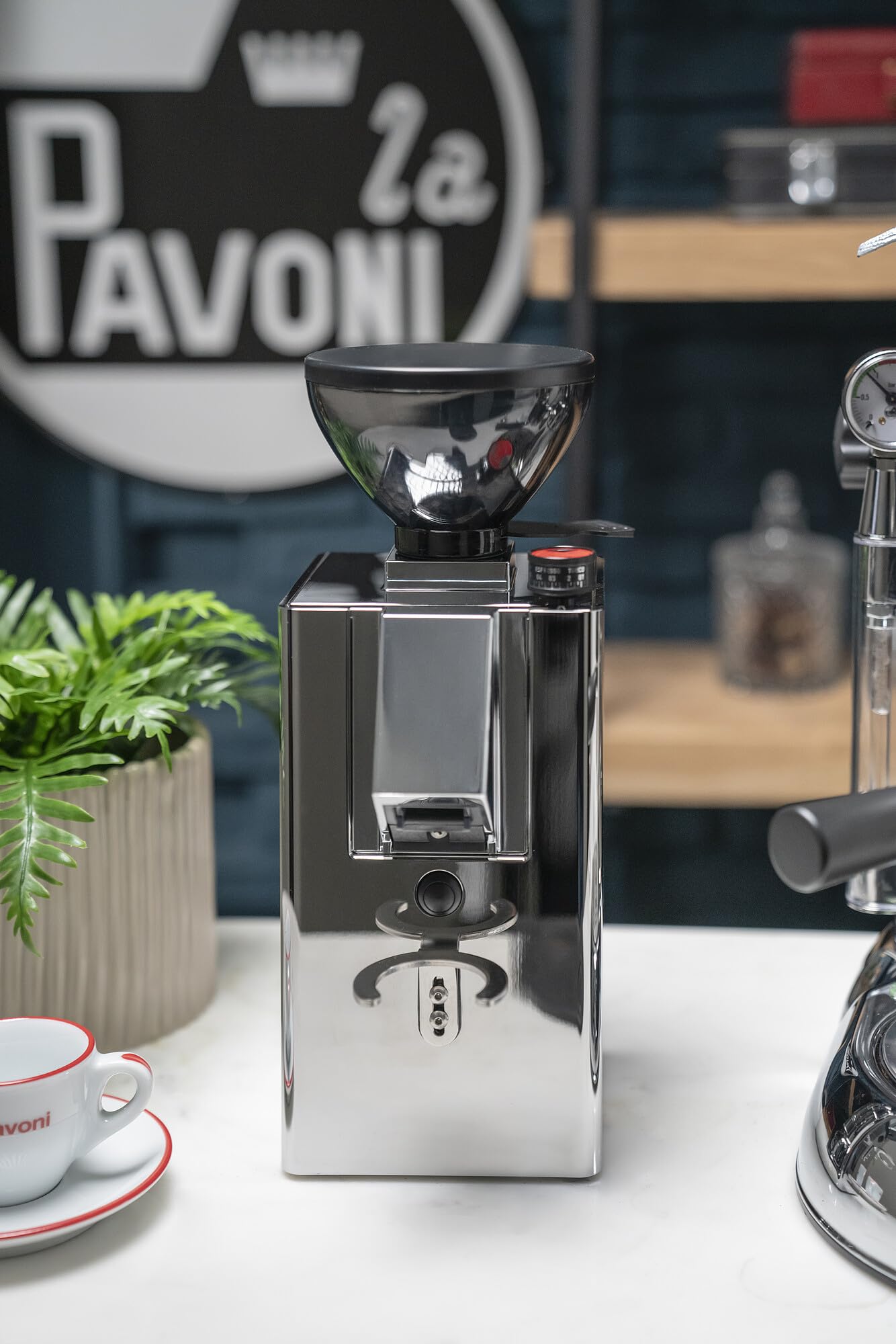 La Pavoni New Kube Mill, Macinacaffè LPGKBS02EU, Tramoggia da 150 g e Macine Piatte da 50 mm, Manopola Easy Setting, Sistema Anti-Vibrazione, 310 W, Cromo Lucido