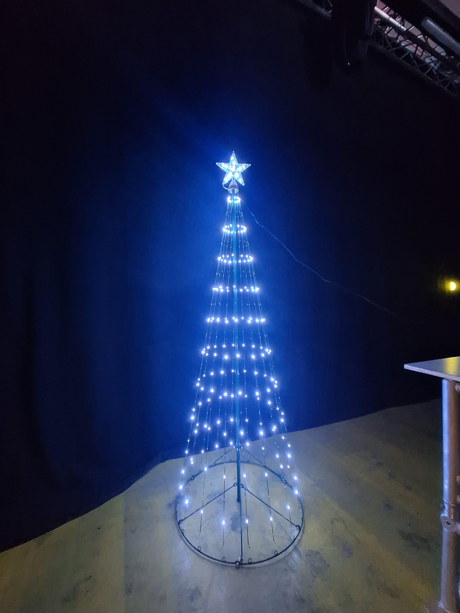 Sapin de Noël lumineux de 360 LED blanc froid d'extérieur, avec pointe en étoile, pour décorer avec élégance votre Noël