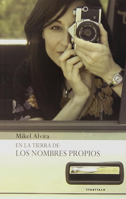 Portada de En la tierra de los nombres propios