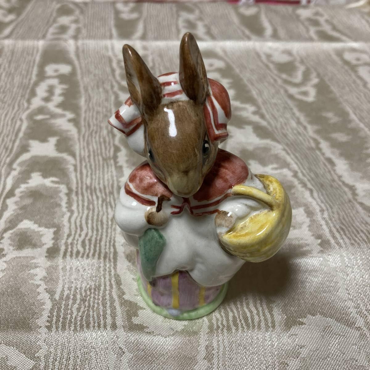 BESWICK ピーターラビット ミセスラビット フィギュリン 置物 陶器
