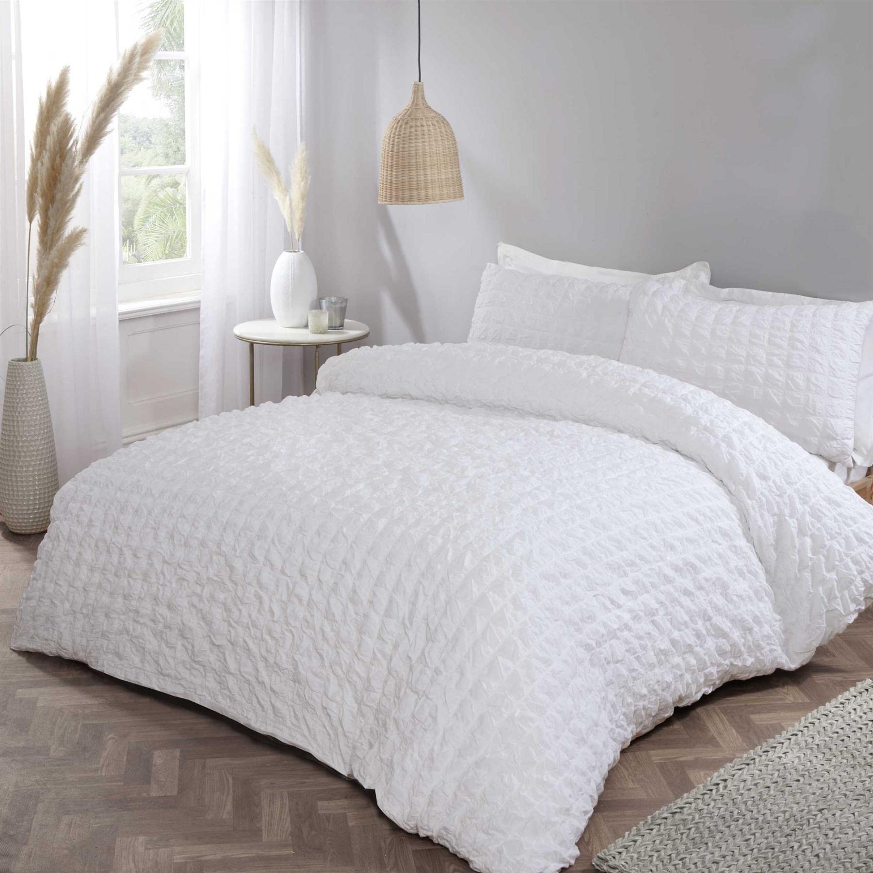 Rapport   Seersucker Polycotton Luxury Duvet Cover Set with Pillowcase (White) in Size Superking, BrandAlley