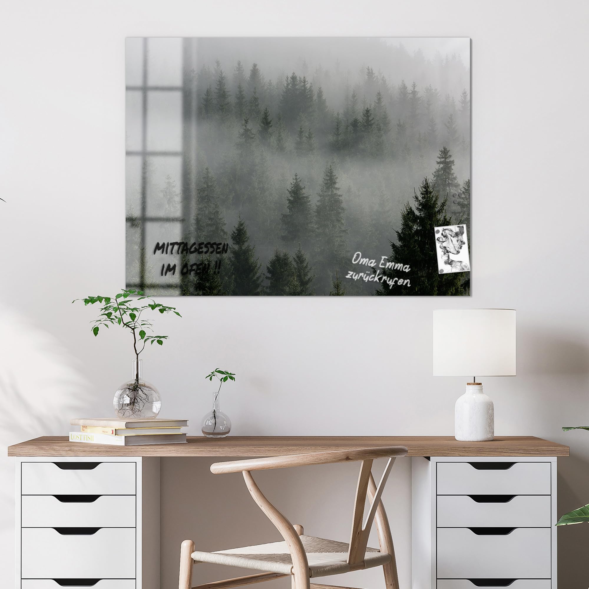 DEQORI Szklana tablica magnetyczna | wymiary 120 x 90 cm | motyw "Mistyka lasu mgłowego" | tablica memo ze szkła | tablica magnetyczna z magnesami, długopisem i ściereczką do kuchni i biura | tablica