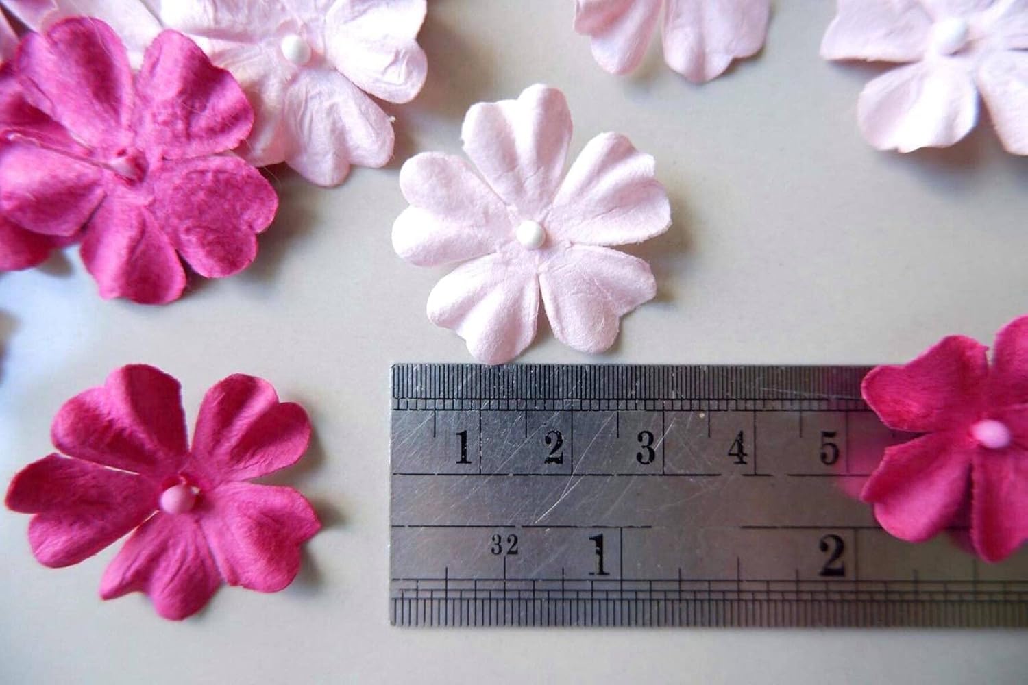 100 pcs Flat Paper Flowers for Crafts 25mm Mulberry Flowers for Crafts Scrapbooking Wedding Card Supplies Embellishment Craft Flowers Pressed DIY Gifts (Pink Tone)