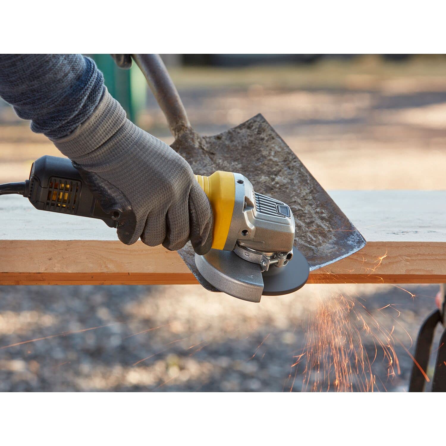 Stanley FATMAX Meuleuse d'Angle Filaire 850W 125 mm 12000 trs/min Démarrage Progressif Câble 4m Carter Ouvert et Carter Fermé Avec 1 Malette et 2ème Poignée Gamme FATMAX FMEG220-QS