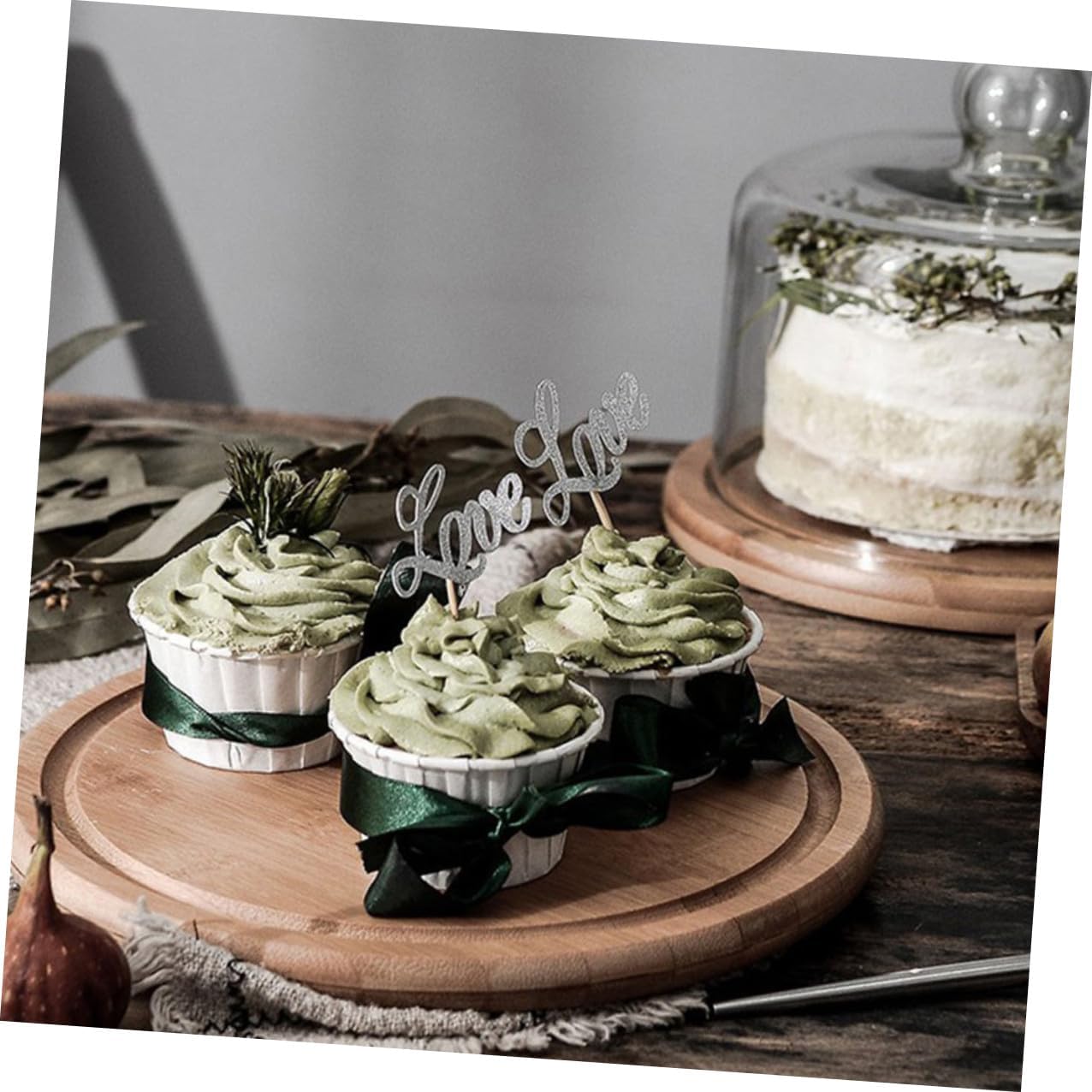 Glass Cake Display Cover with Large Tray, Dustproof Food Protective Dome for Pastry, Bread, Dessert Presentation and Preservation, Suitable for Home and Bakery Use