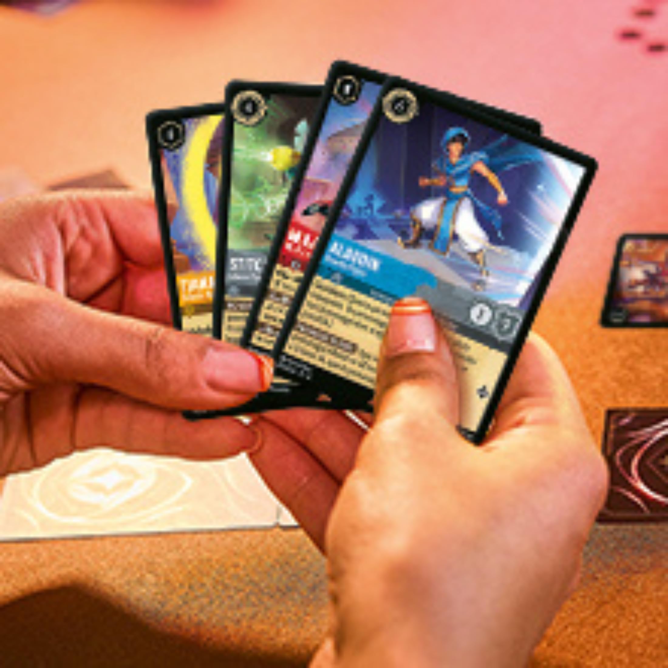 Ravensburger - Disney Lorcana TCG: Juego De Trove Illumineers Trove | Juegos De Cartas Adultos Y Niños con Cartas Disney Lorcana | Juegos Niños 8 Años O Más Coleccionables | Regalos Originales