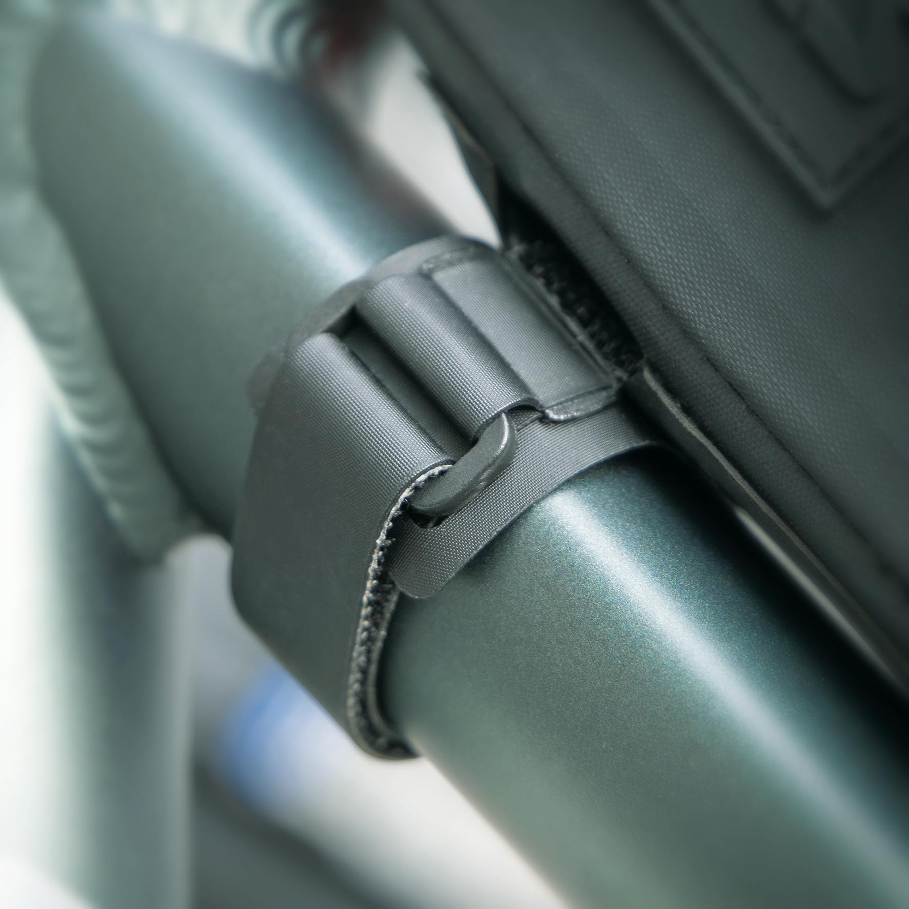 SKS GERMANY URBAN TOPTUBE Bag torba na górną rurę rowerową (wodoodporna torba rowerowa, skracane paski na rzepy, zabezpieczony przepust kablowy), czarna