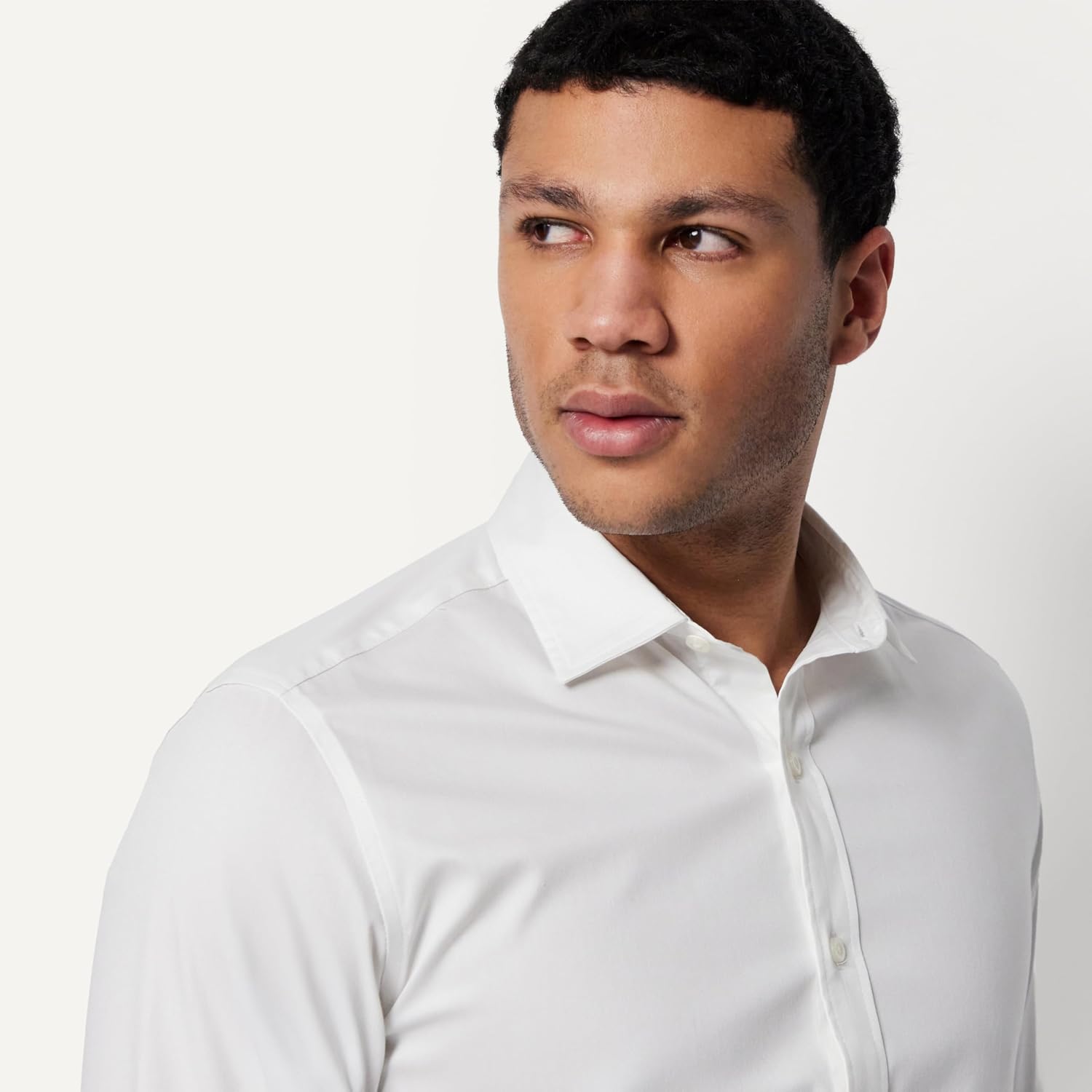 Amazon Essentials Men's Regular Fit Stretch Wrinkle Free Spread Collar Dress Shirt image 3