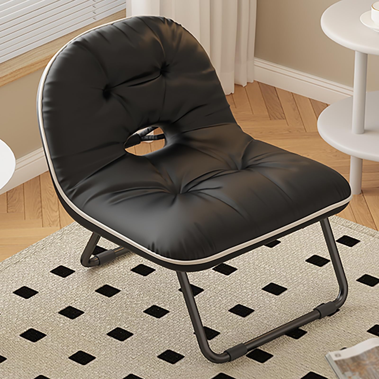 Chaise pliante confortable : finie l'assise dure avec ce tabouret noir portable