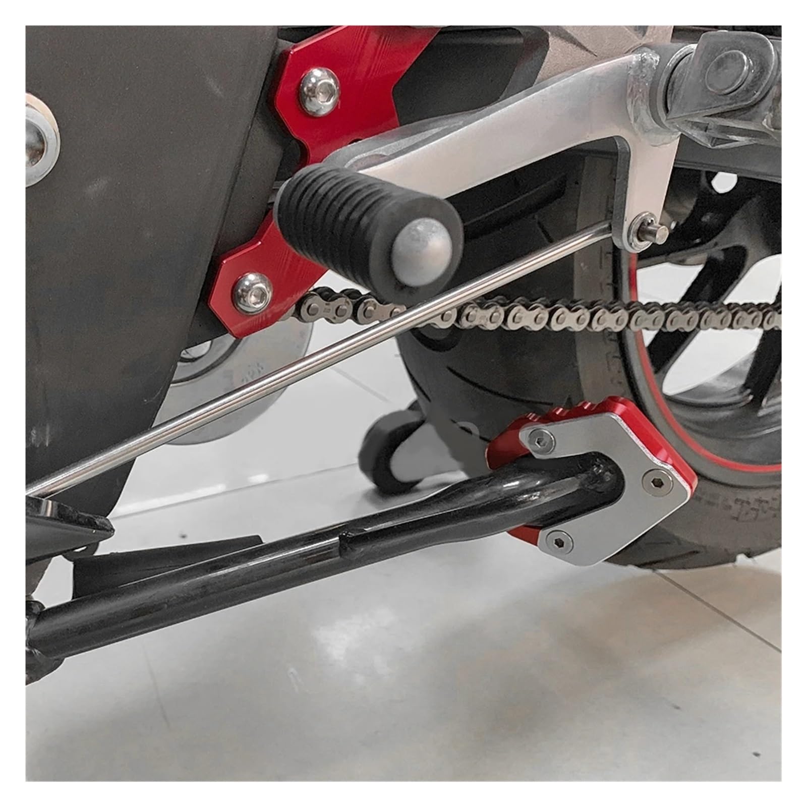 Moto Supporto Piastra per Yamaha YZF R15 V3 R15V3 2017 2018 2019 2020 Cavalletto Cavalletto Laterale Estensione Piede Pad Supporto YZF R15M V4 2021-2022-2023 (Color : 2)