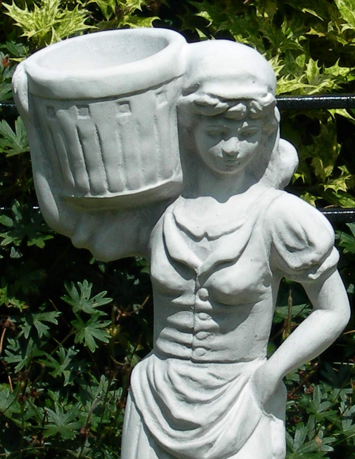 Gartenfigur Dekoskulptur Deko Figur Statue Junge Frau mit Pflanztöpfen H 50 cm Skulptur aus Beton