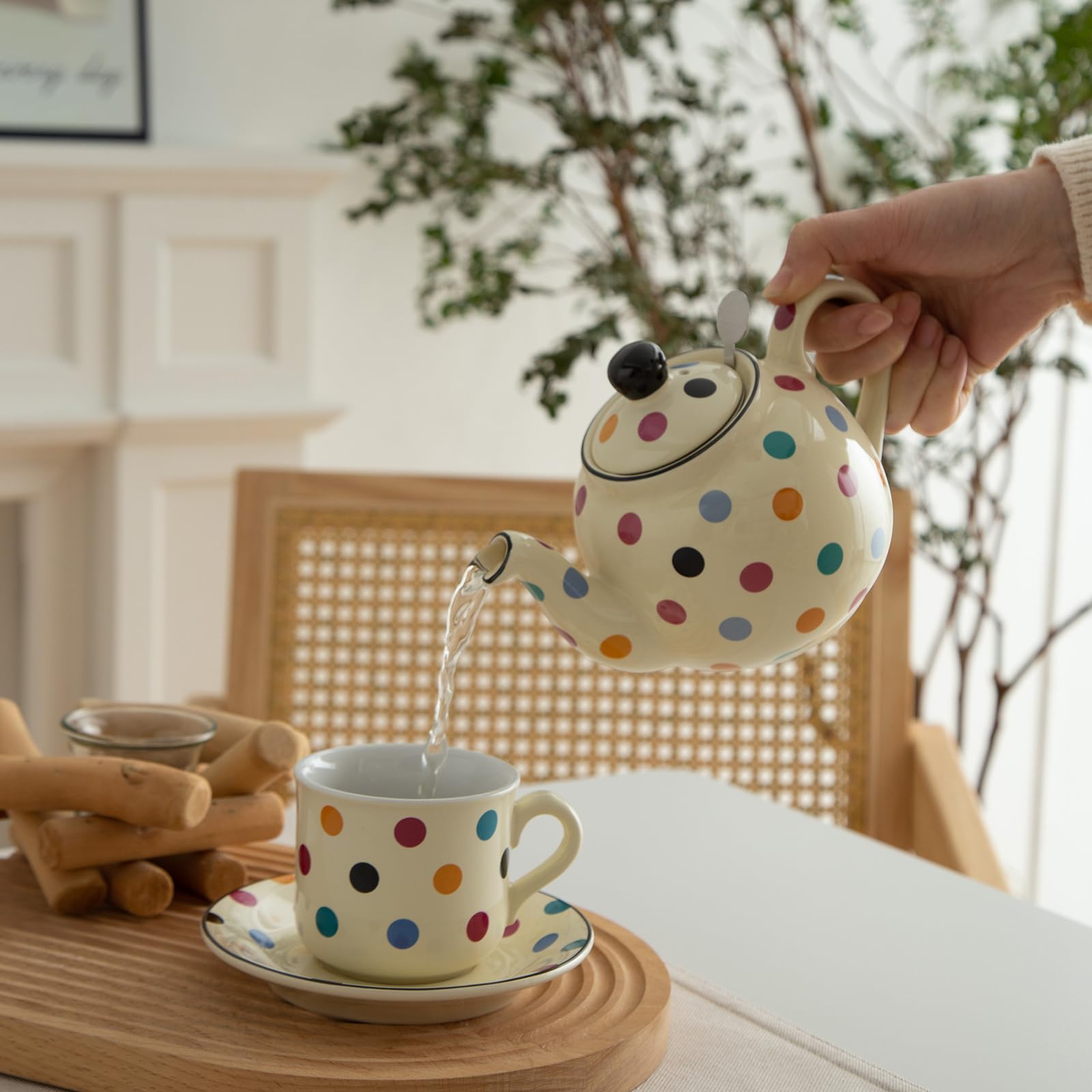 London Pottery Théière en céramique de 600 ml avec infuseur en acier inoxydable, façon élégante et sophistiquée de boire du thé pour 1 à 2 personnes (ivoire multispot, théière avec infuseur, 600 ml)