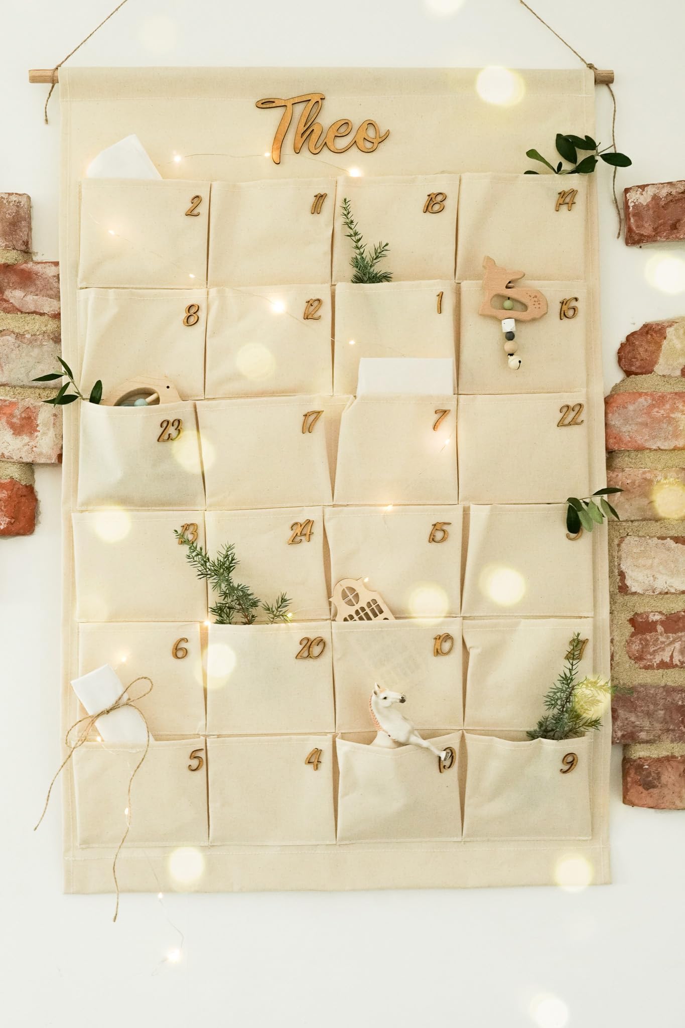 Adventskalender zum befüllen, Wandkalender aus Stoff, Personalisiert mit Name Stoffadventskalender Schriftzug aus Holz