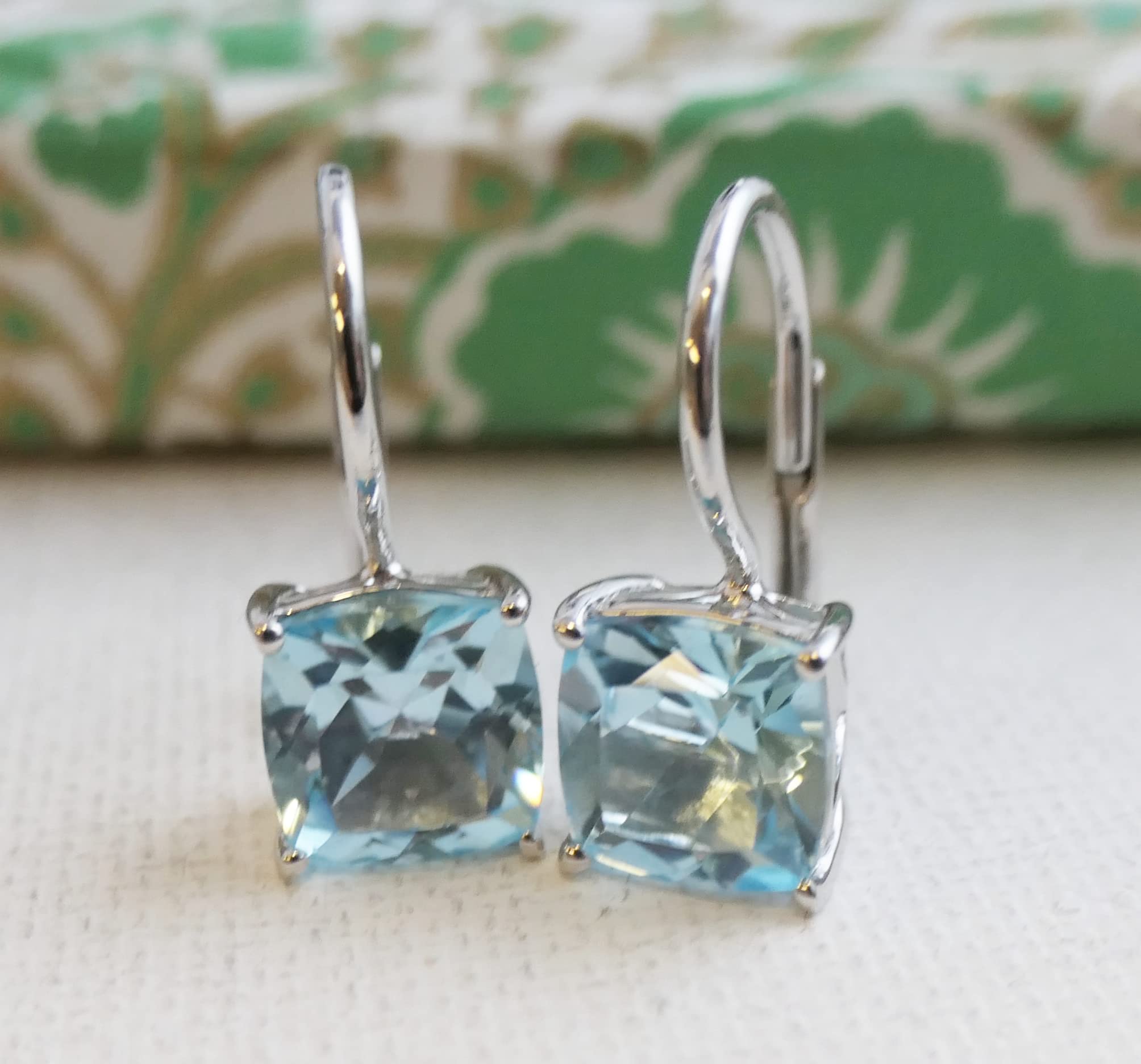 Kissenschliff Blautopas 925 Sterling Silber Ohrringe (Silber) | Natürlicher Edelstein - Geburtstagsgeschenk - Handgefertigte Geschenkideen für Frauen