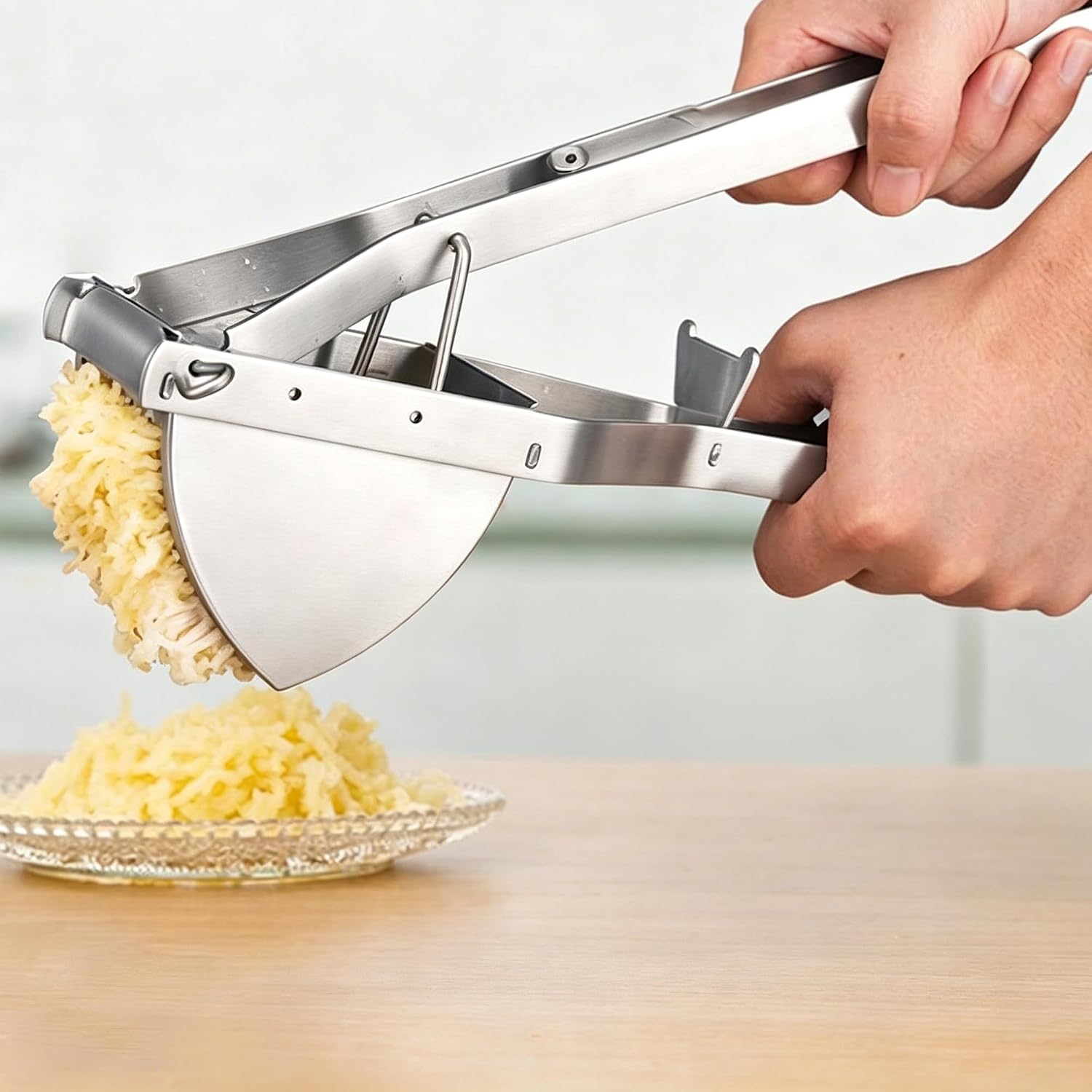 Potato Rice, Stainless Steel Potato Ricer and Masher, Heavy Duty Commercial Food Masher, Ergonomic Comfort Grip, Extra Large Capacity, Easy to Clean and Comfort Handle Ricer, Fruit juices (Silver)