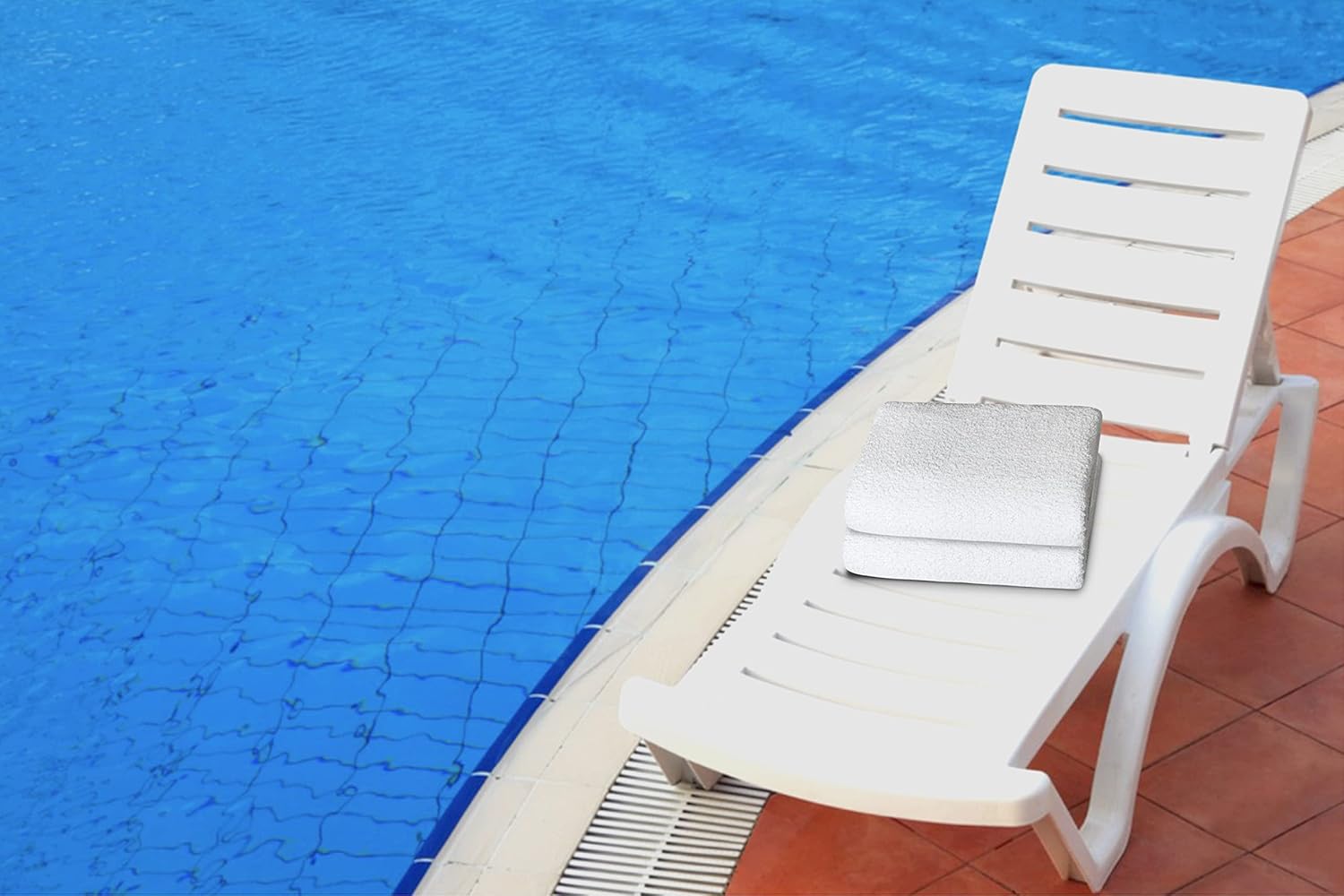 Avalon Towels 100% Cotton Pool Towels White Beach Towels Pack of 12 (22x44 Inches) - Quick Drying, Highly Absorbent & Lightweight for Commercial Use for Hotels, Motels, Beaches & Poolside