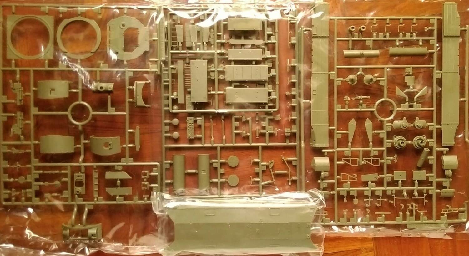 Amazon | AFVクラブ 1/35 バレンタイン歩兵戦車Mk.IV ソビエト軍仕様