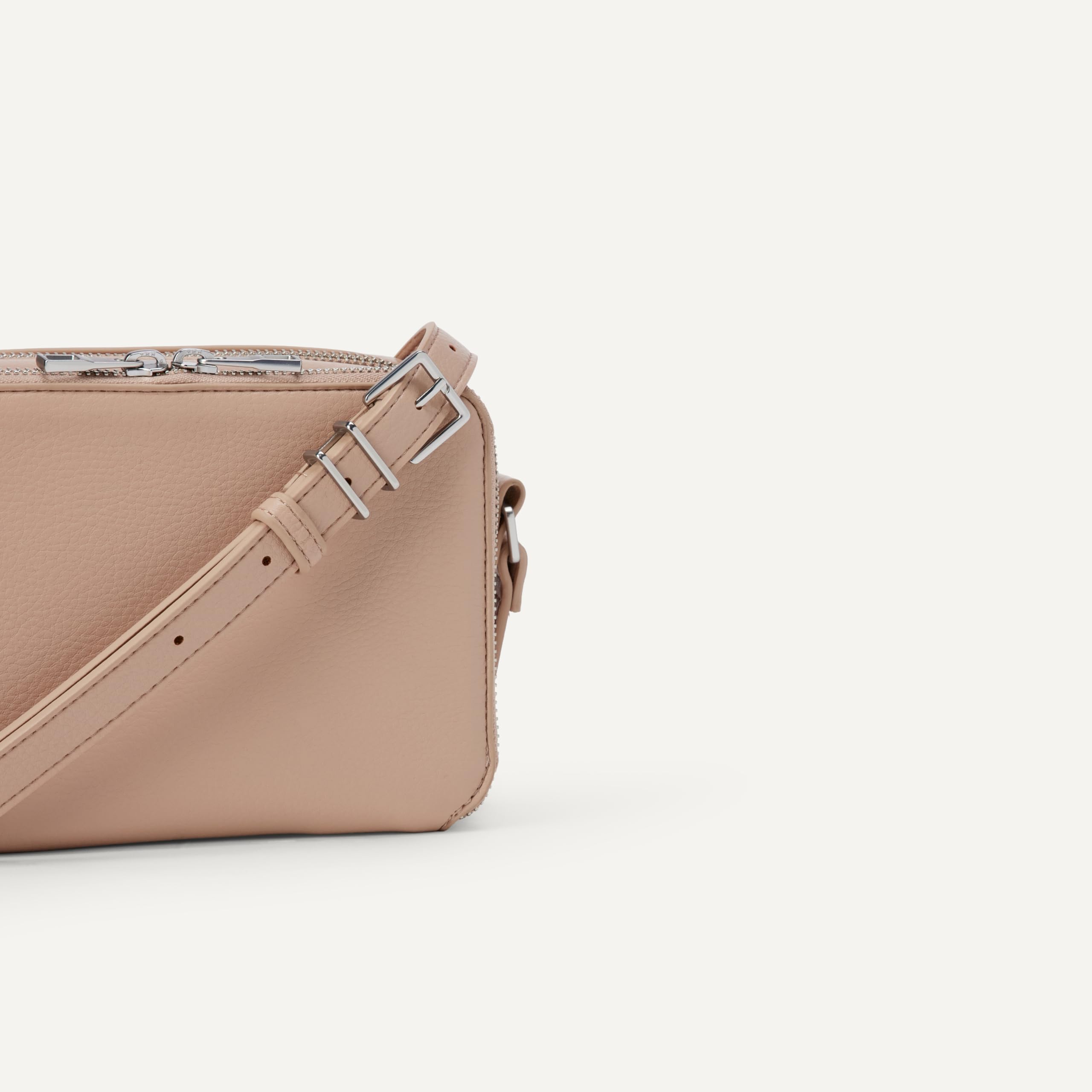 Amazon Essentials Women's Boxy Crossbody Bag — view 2