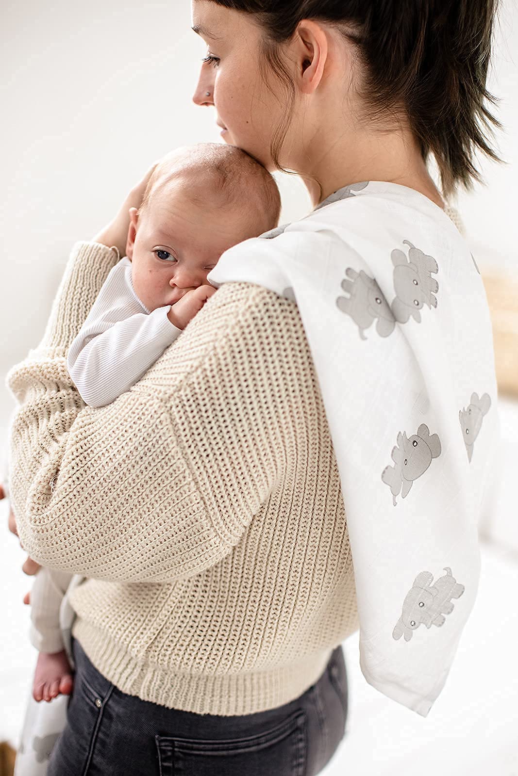 Cuddlebug Copertina Neonato in Mussola (4 Pezzi) - Coperte in 100% Mussola di Cotone per Neonato, Coperte in Mussola Morbide e Traspiranti, Teli Multiuso per Neonati (Safari Friends)