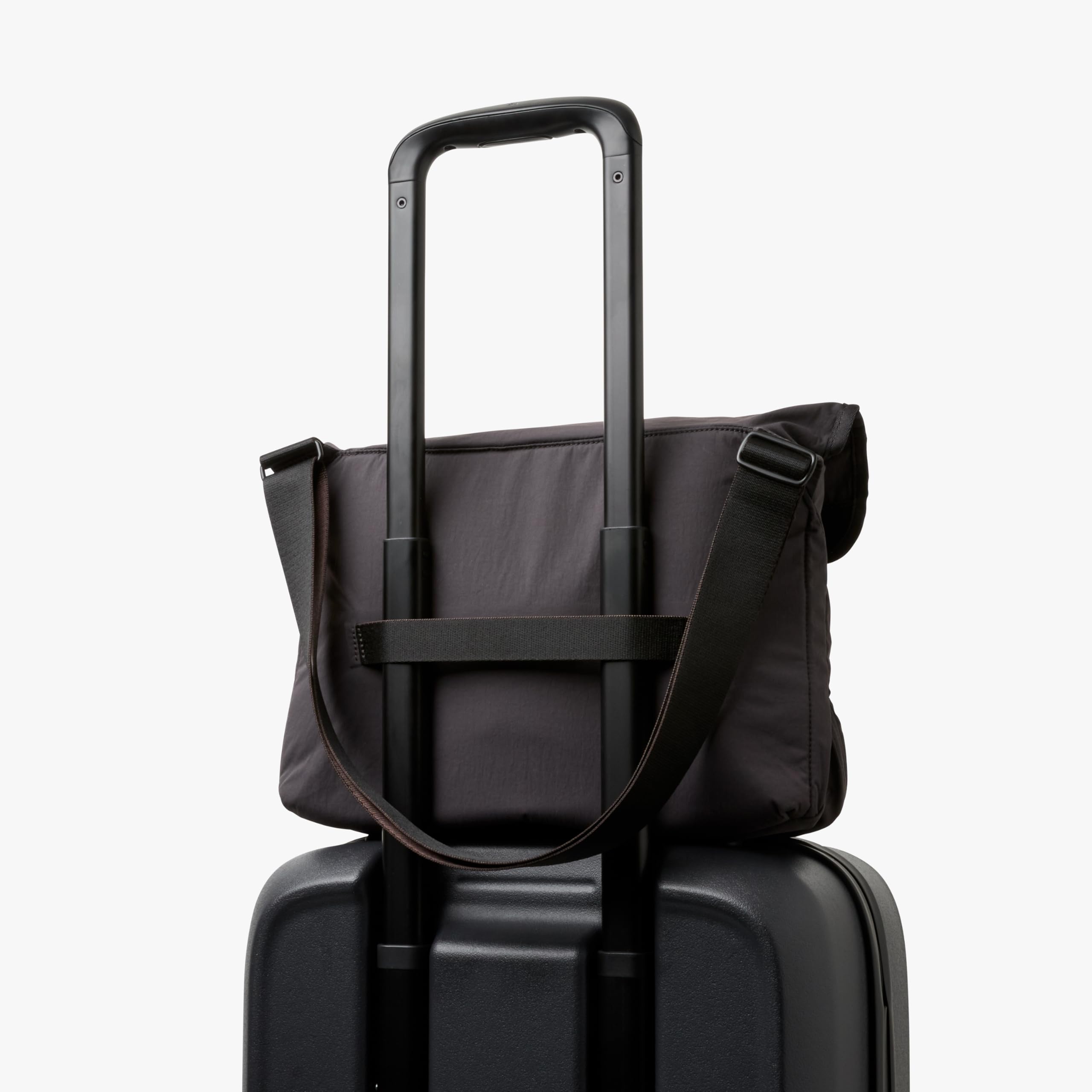 Bellroy Cinch Messenger (borsa a tracolla leggera da 12 litri, tessuto resistente all'acqua, organizzazione senza sforzo) - Charcoal