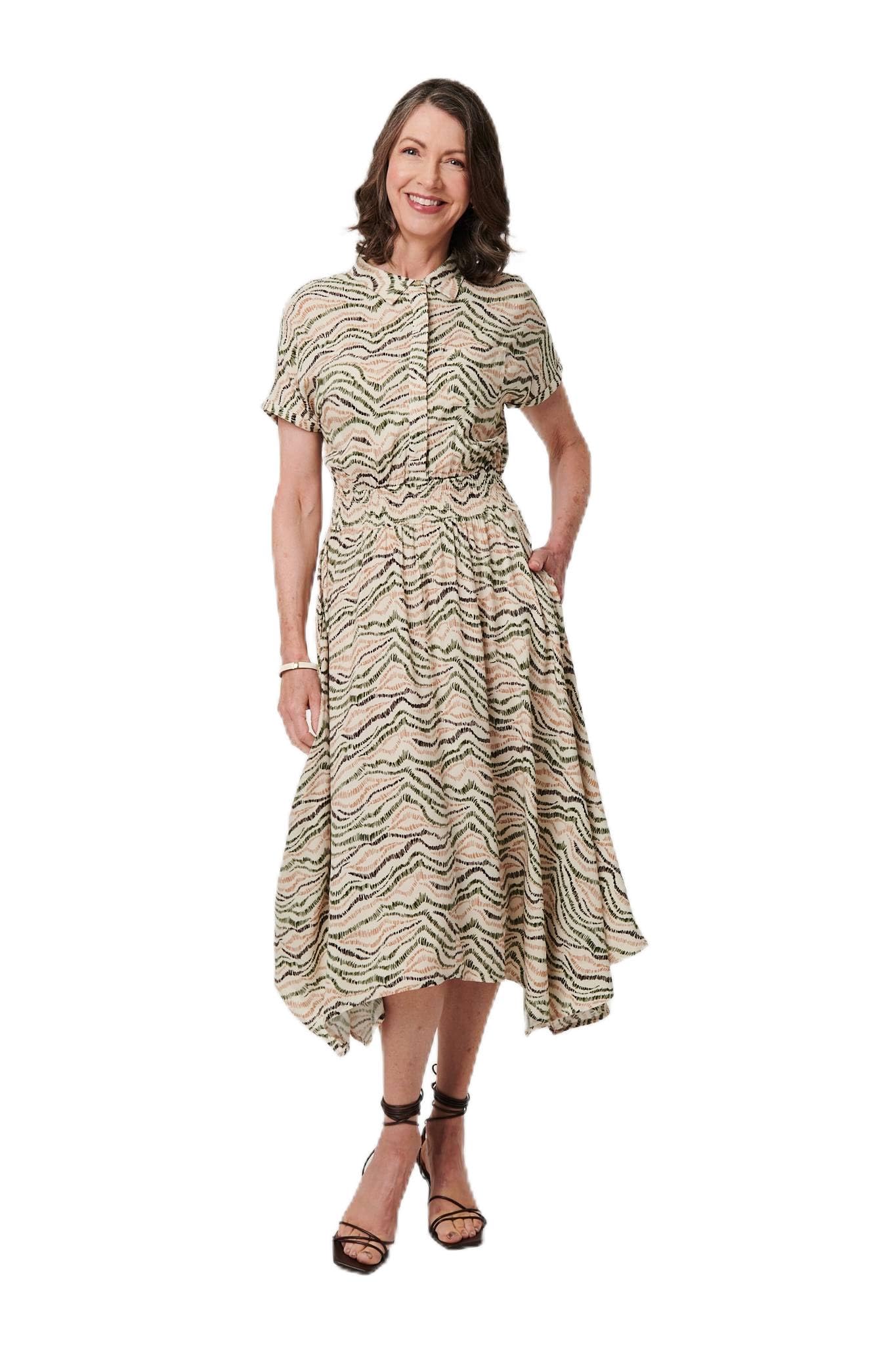 Izabel London Women's Green Printed Short Sleeve Shirred Midi Dress In | Size: 18