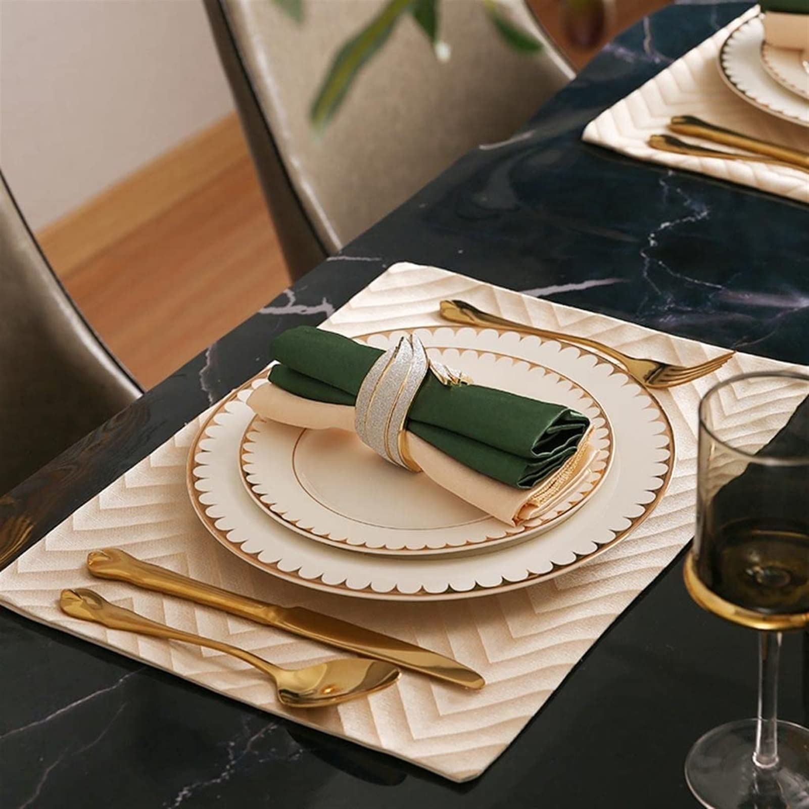 Assiette à steak domestique et couverts complets pour vos soirées gastronomiques