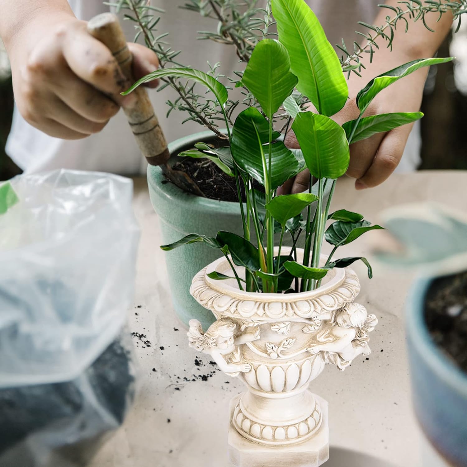 Cabilock 1pc Pots Outdoor Angel Flowerpot Resin Flower Pot Angel Flowerpot Decor European-Type Flower Decor Garden Resin Plant