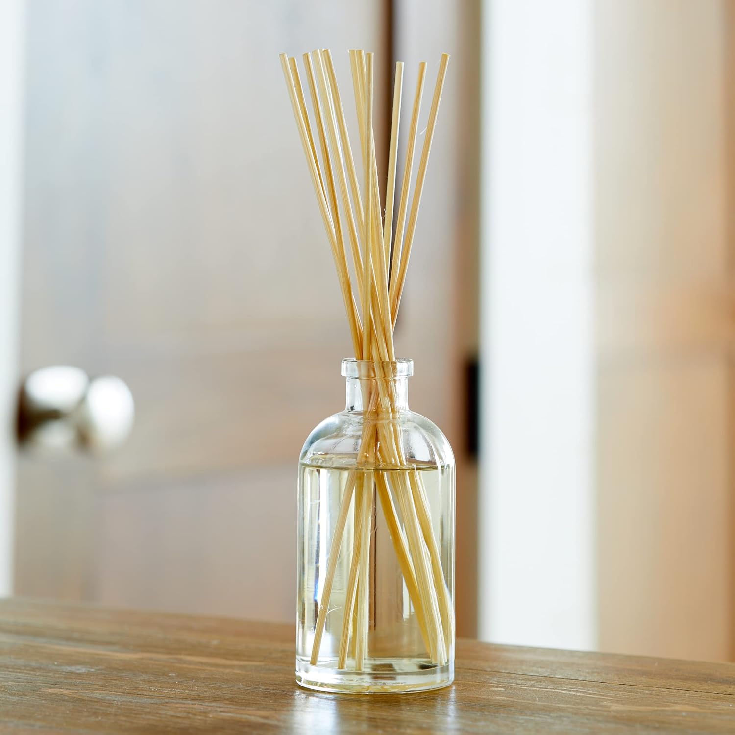 Hillhouse Naturals Reed Diffuser Set - Fresh Linen Scent Diffuser - Reed Diffusers for Home with Long Lasting Fragrance – 6 oz Oil – Diffuse Time 4-6 Months – Made in The USA