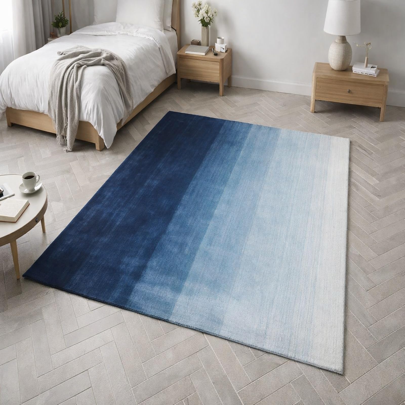 Tapis bleu et blanc abstrait de 70x110 cm parfait pour une cuisine moderne