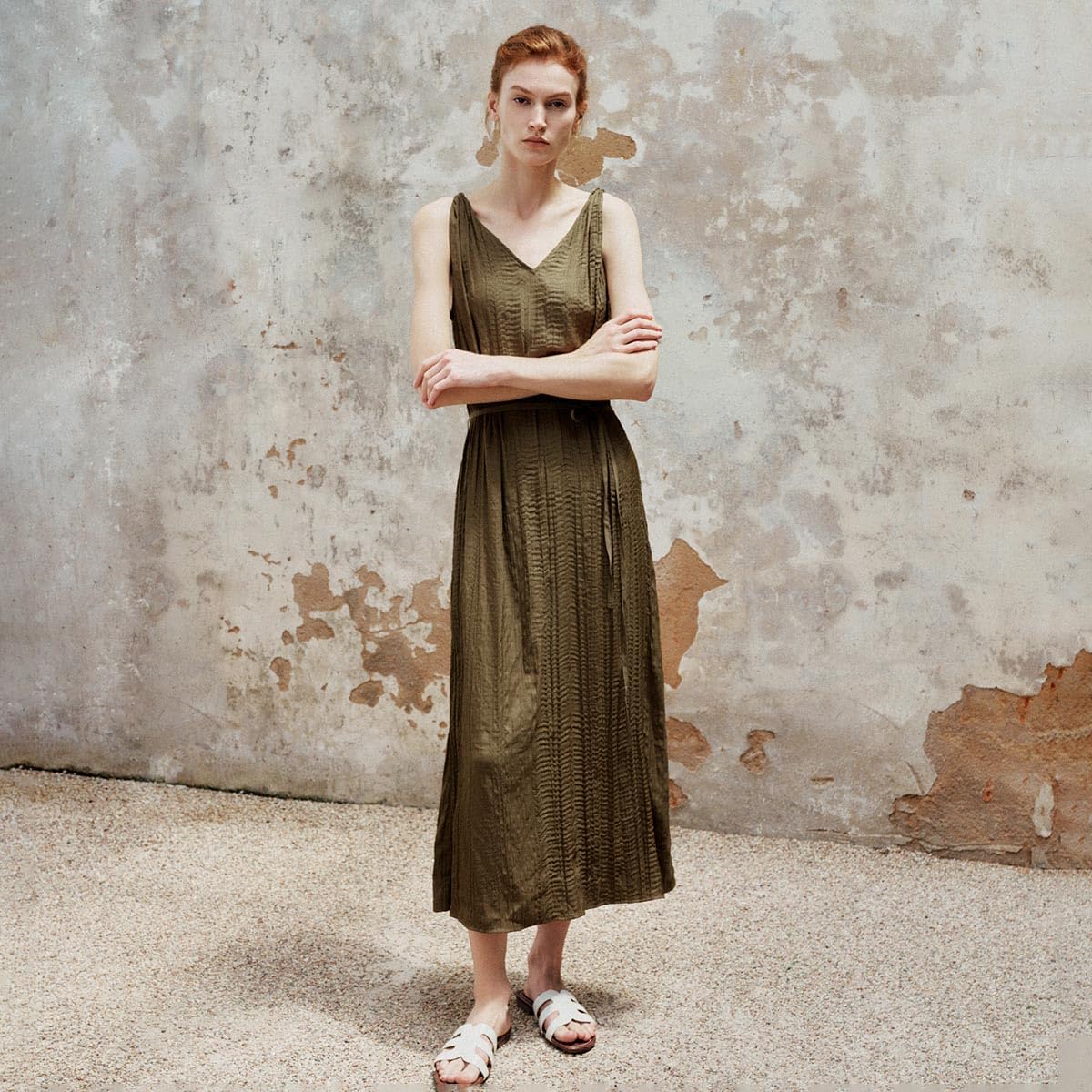 URBAN REVIVO Womens Summer Sleeveless Dresses 2025 V Neck Long Maxi Dress Casual Spaghetti Beach Sun Dress - Image 3