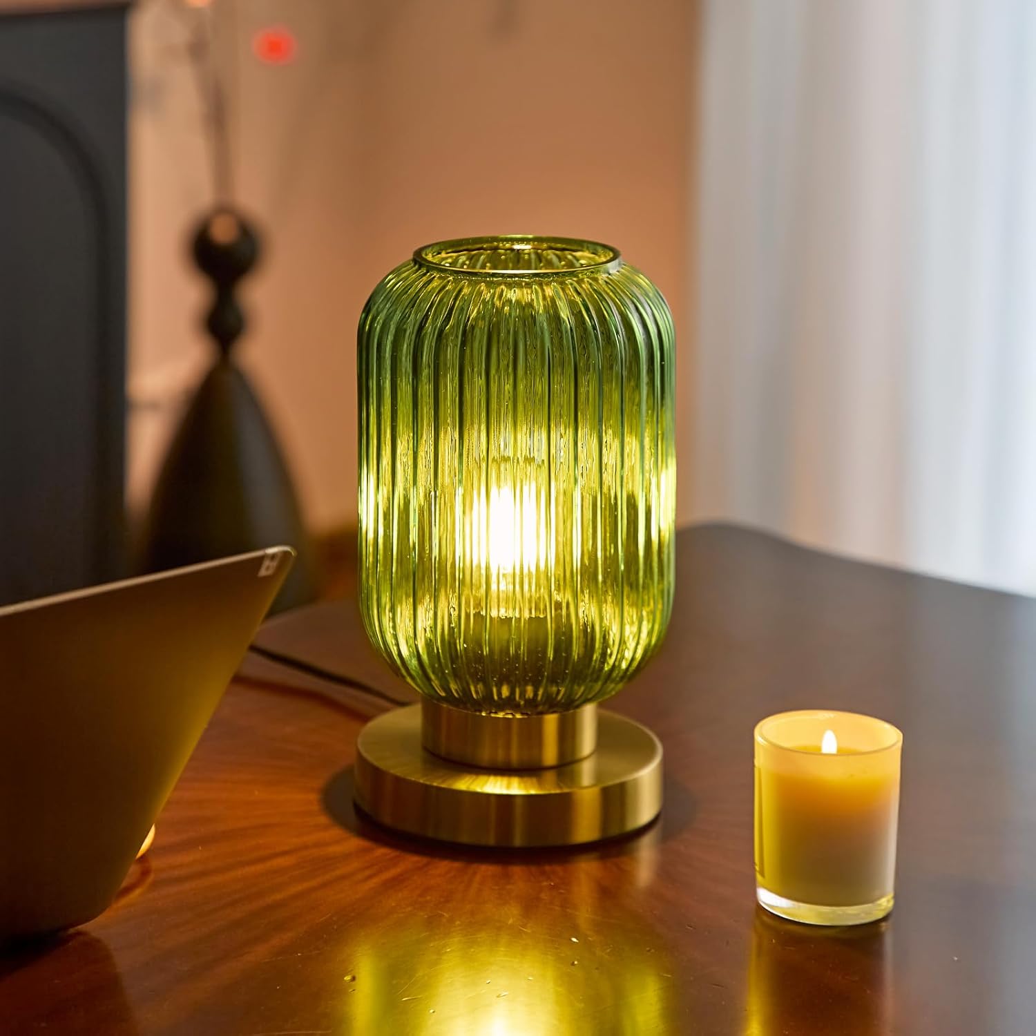 Bedside Table Lamp with Green Glass Shade, Small Nightlight Lamp Elegant Glass Nightstand Lamps Modern Desk Light with Plug-in Style for Bedroom Living Room Tabletop Dia5.9 x H9.8