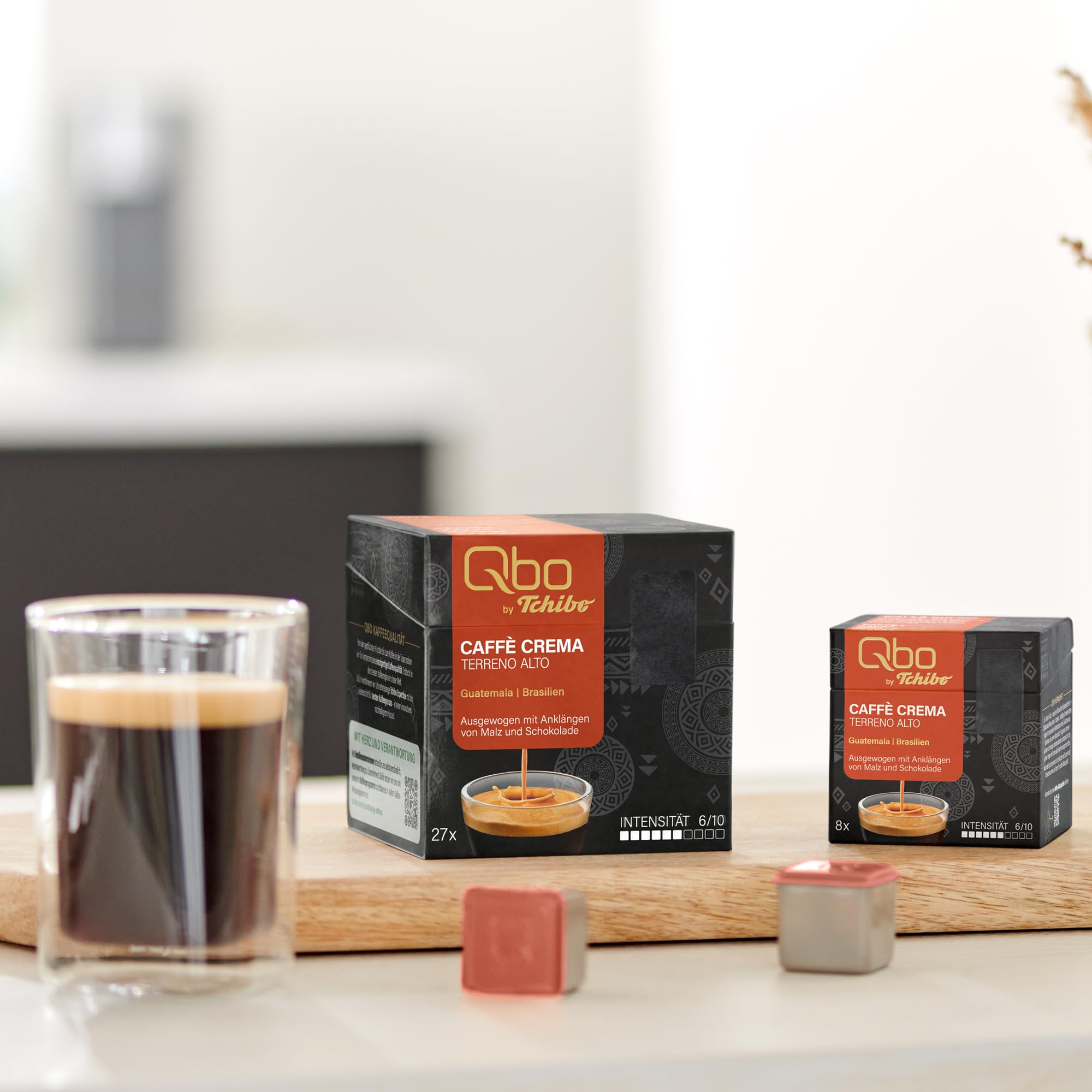 Tchibo Qbo Caffè Crema Terreno Alto Premium Kaffeekapseln, 216 Stück – 8x 27 Kapseln Caffè, Intensität 6/10, ausgewogen und malzig), nachhaltig & aus 70% nachwachsenden Rohstoffen¹
