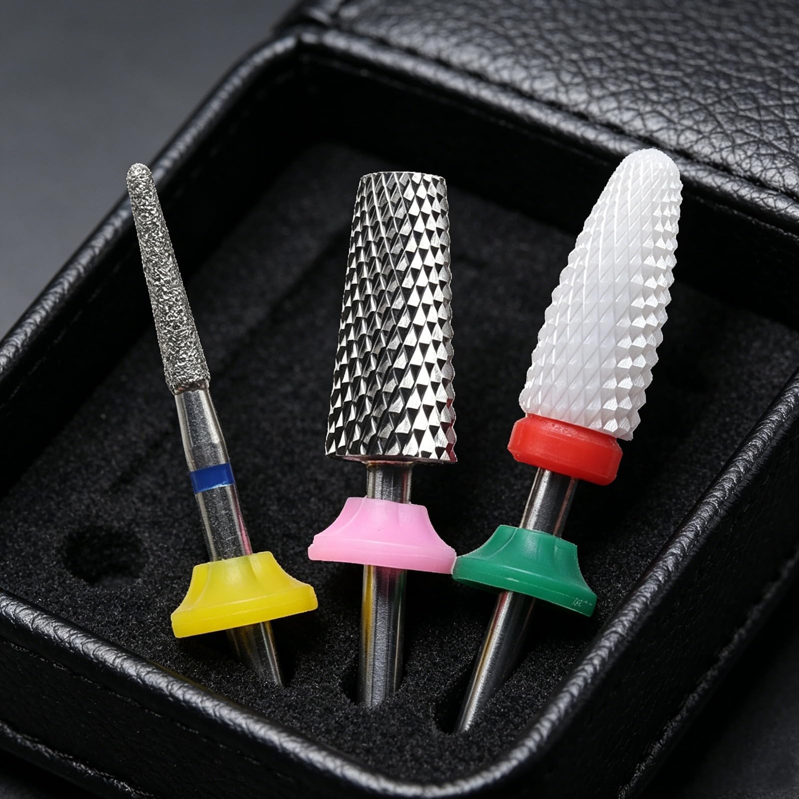 Tofficu 100 Pièces Cache-poussière pour Perceuse à Ongles en Plastique, Protection Rapide, Adapté pour Usage en Salon Domicile, pour Artistes de L’ongle Couleur Aléatoire