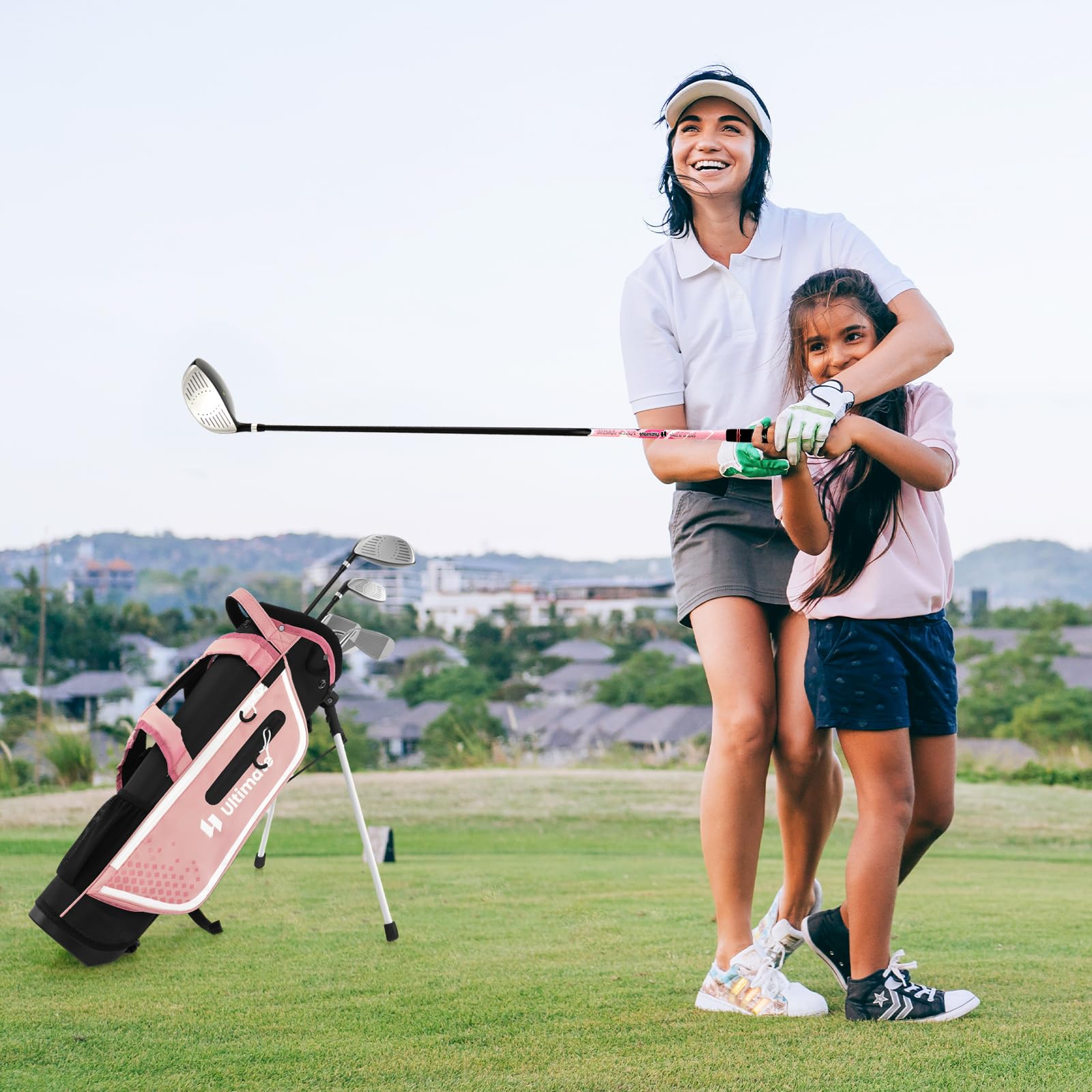 GYMAX Ensemble de Clubs de Golf pour Enfants, Sac de Golf avec Support Droit, Fairway n°3 avec Couvre-Club, Fers n°7 et #S, Putter, Capuche Anti-Pluie, pour Garçons et Filles 5 à 7 Ans