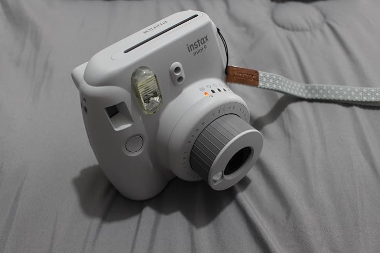 Amazon | インスタックスミニ9カメラ - スモーキーホワイト、16550679